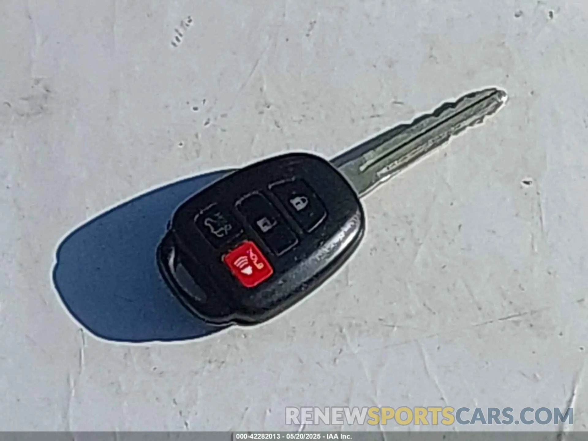 11 Photograph of a damaged car 5TDZZRFH3KS296579 TOYOTA HIGHLANDER 2019