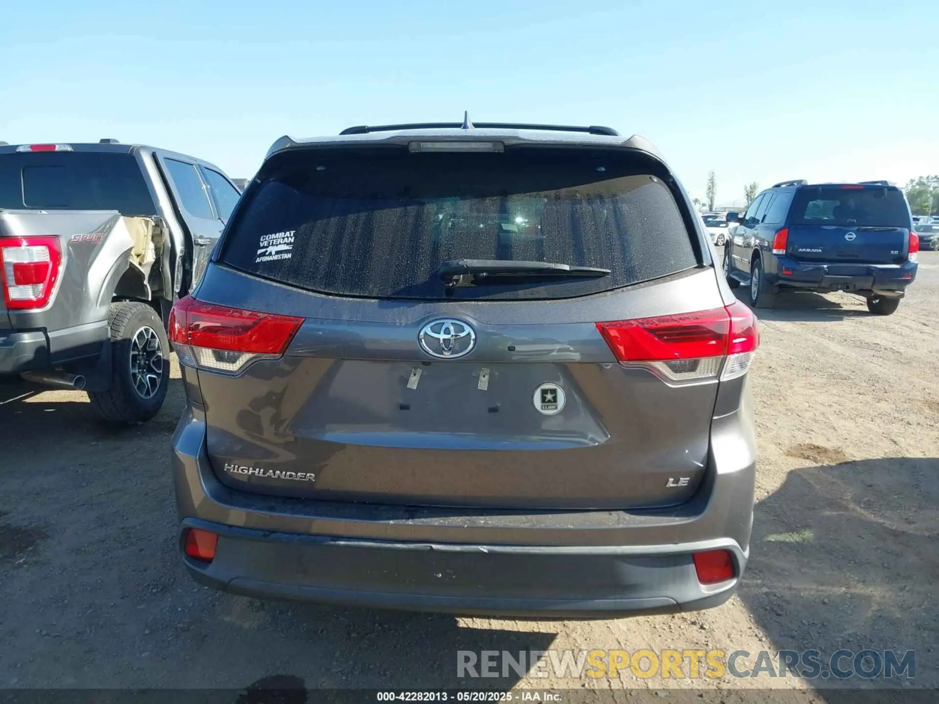 16 Photograph of a damaged car 5TDZZRFH3KS296579 TOYOTA HIGHLANDER 2019