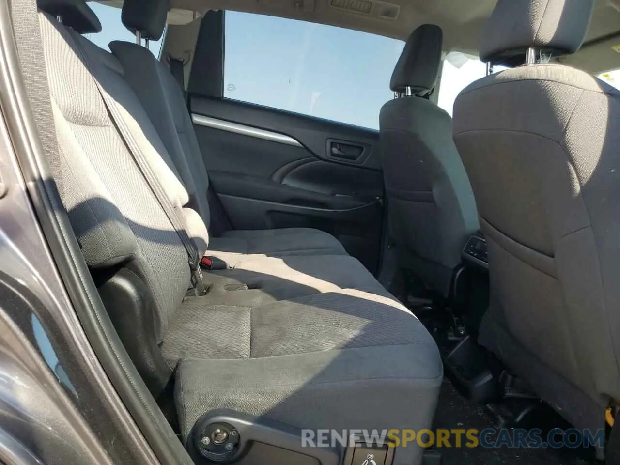 11 Фотография поврежденного автомобиля 5TDZZRFH3KS308035 TOYOTA HIGHLANDER 2019