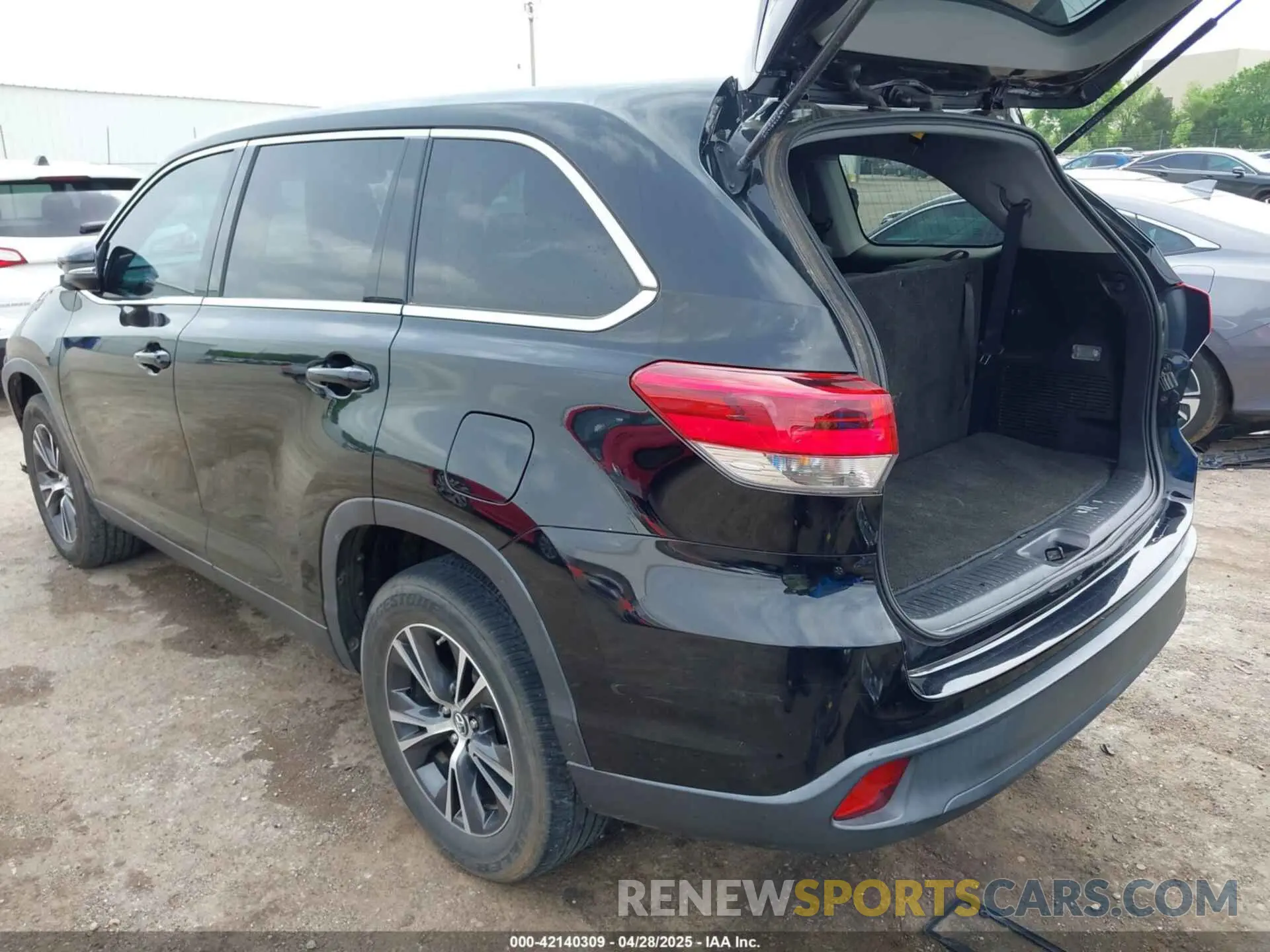 3 Фотография поврежденного автомобиля 5TDZZRFH3KS313011 TOYOTA HIGHLANDER 2019