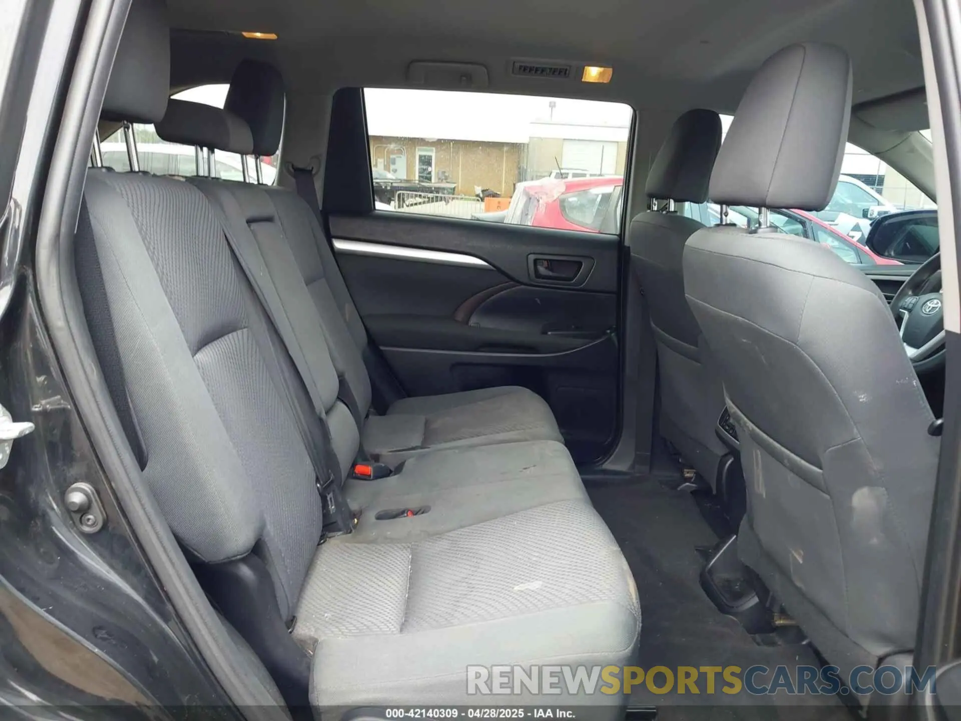 8 Фотография поврежденного автомобиля 5TDZZRFH3KS313011 TOYOTA HIGHLANDER 2019