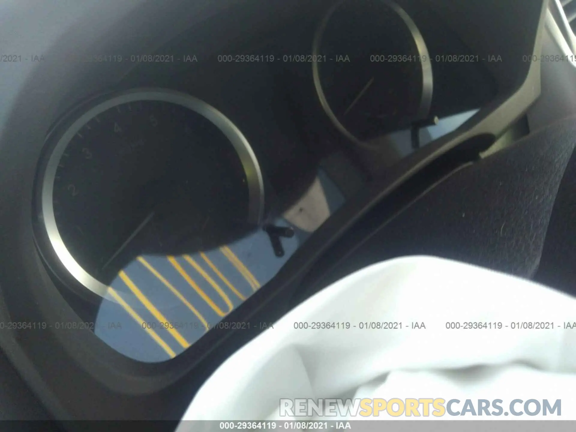 7 Photograph of a damaged car 5TDZZRFH3KS328303 TOYOTA HIGHLANDER 2019