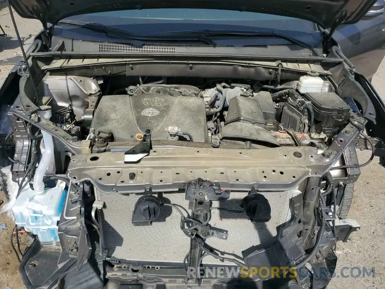 12 Photograph of a damaged car 5TDZZRFH3KS335266 TOYOTA HIGHLANDER 2019