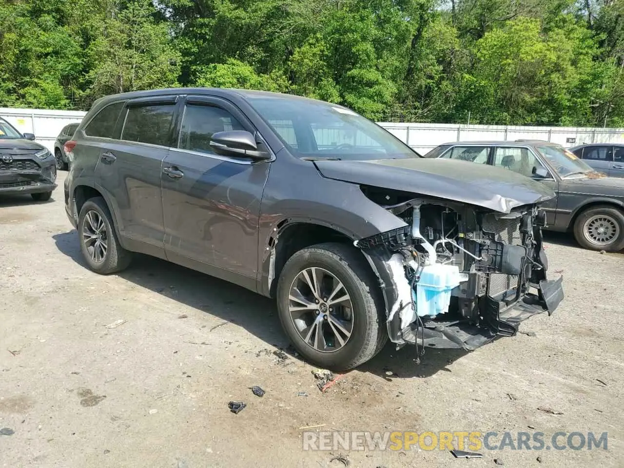 4 Photograph of a damaged car 5TDZZRFH3KS335266 TOYOTA HIGHLANDER 2019