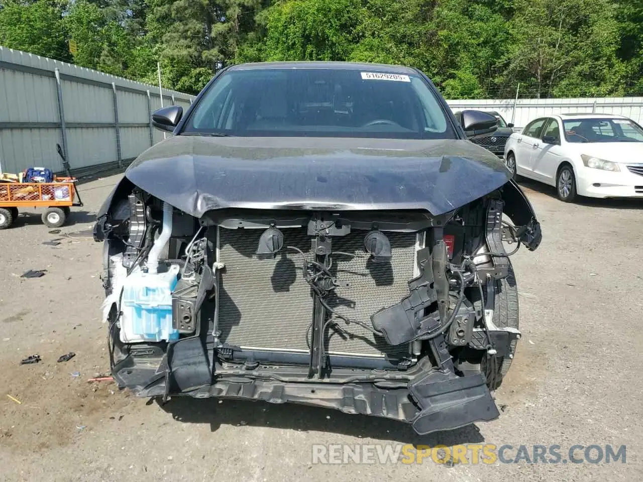 5 Photograph of a damaged car 5TDZZRFH3KS335266 TOYOTA HIGHLANDER 2019