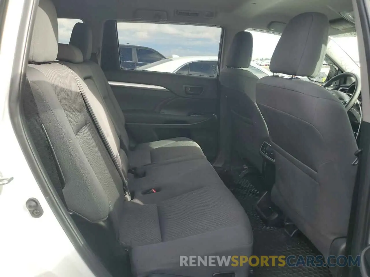 11 Photograph of a damaged car 5TDZZRFH3KS356733 TOYOTA HIGHLANDER 2019