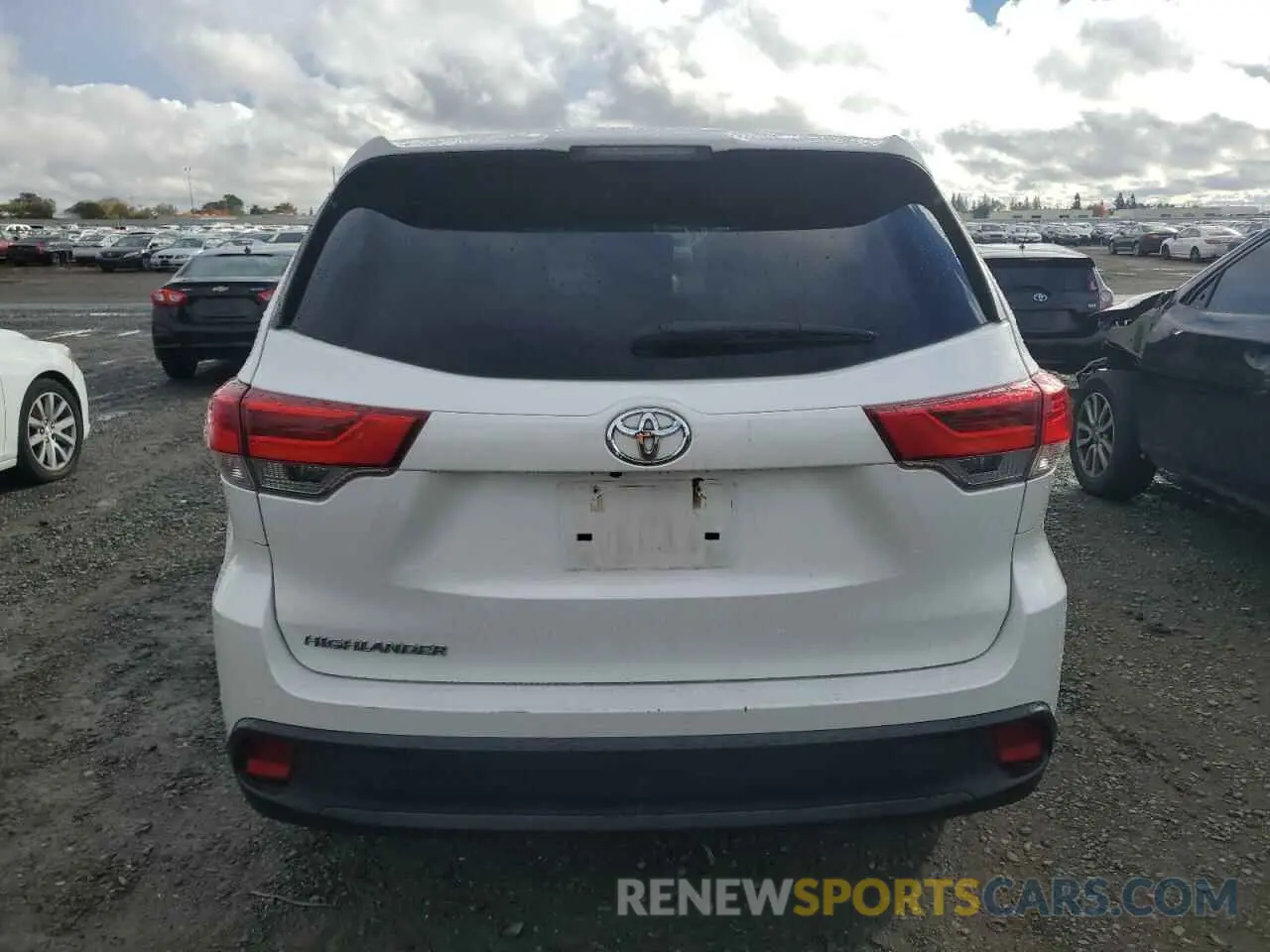 6 Photograph of a damaged car 5TDZZRFH3KS356733 TOYOTA HIGHLANDER 2019