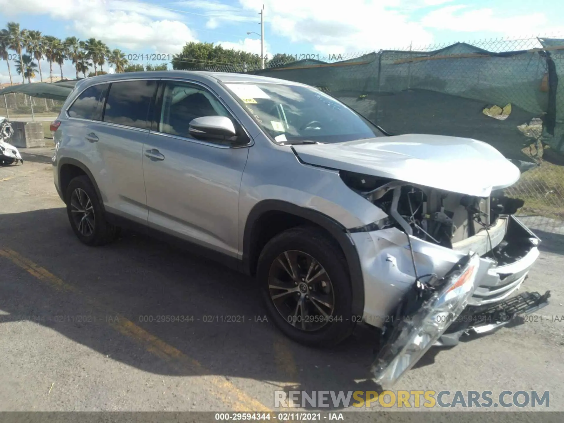 1 Photograph of a damaged car 5TDZZRFH4KS292380 TOYOTA HIGHLANDER 2019
