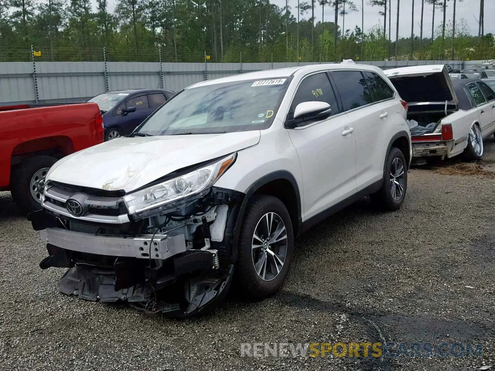 2 Photograph of a damaged car 5TDZZRFH4KS293996 TOYOTA HIGHLANDER 2019