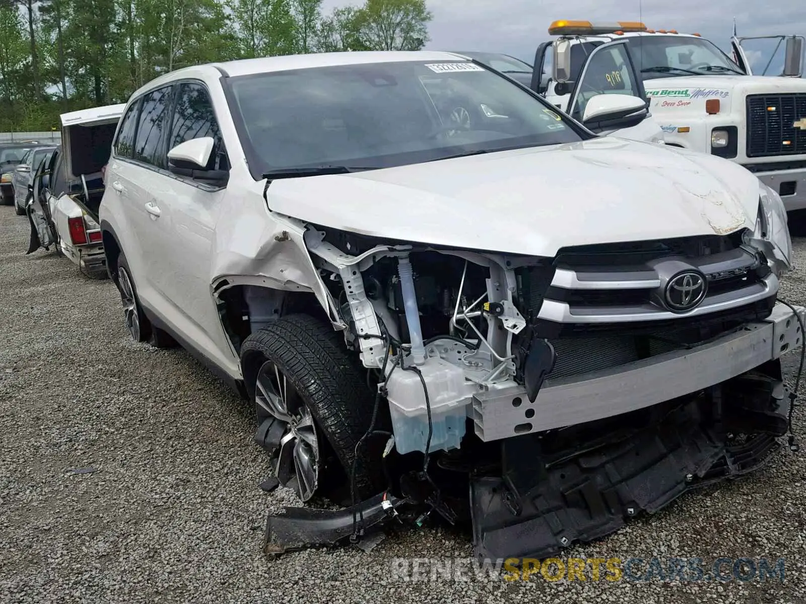 9 Photograph of a damaged car 5TDZZRFH4KS293996 TOYOTA HIGHLANDER 2019