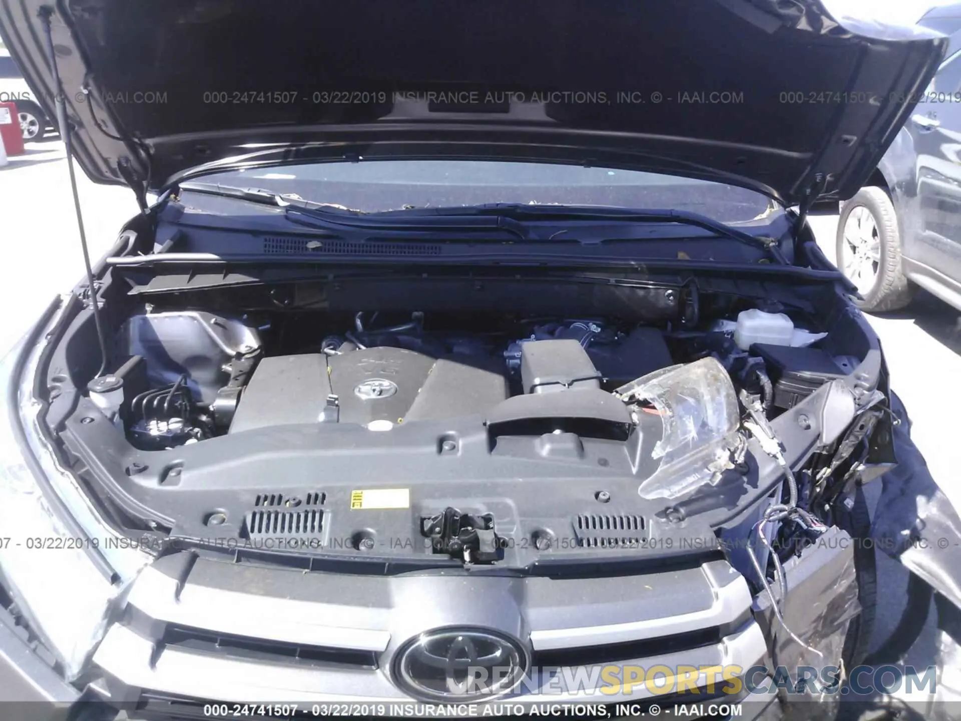 10 Photograph of a damaged car 5TDZZRFH4KS294467 TOYOTA HIGHLANDER 2019