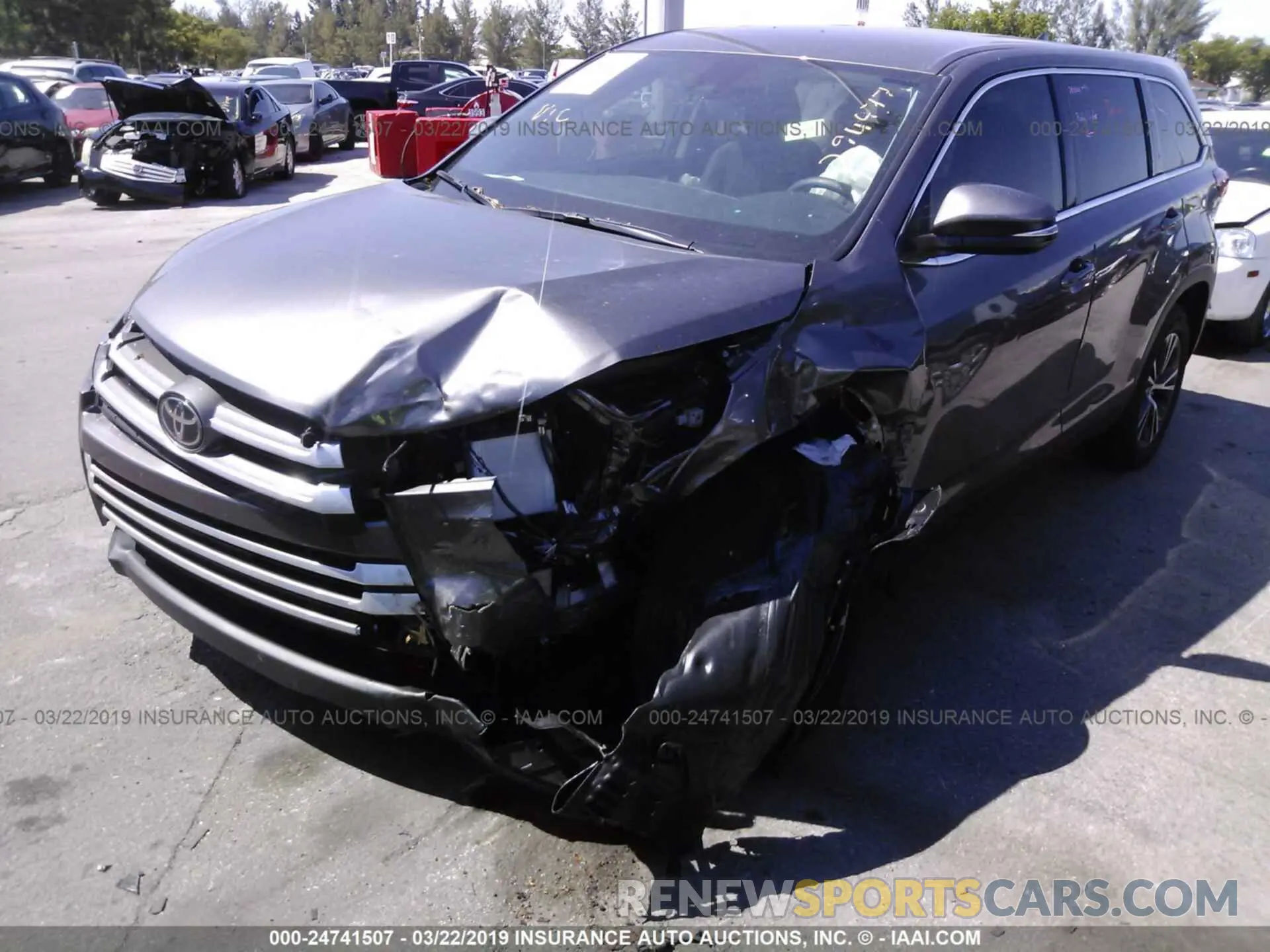 2 Photograph of a damaged car 5TDZZRFH4KS294467 TOYOTA HIGHLANDER 2019