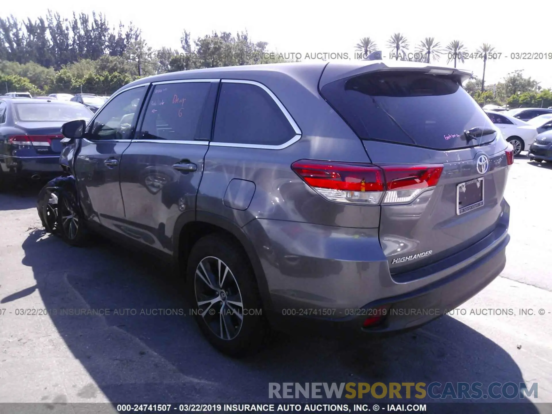 3 Photograph of a damaged car 5TDZZRFH4KS294467 TOYOTA HIGHLANDER 2019