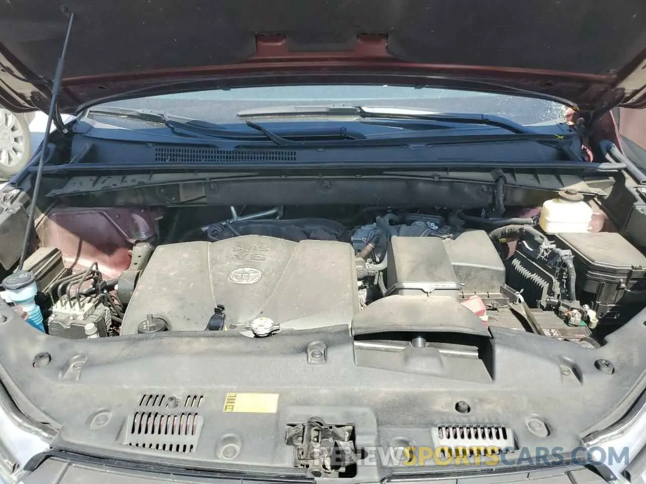 12 Photograph of a damaged car 5TDZZRFH4KS305161 TOYOTA HIGHLANDER 2019