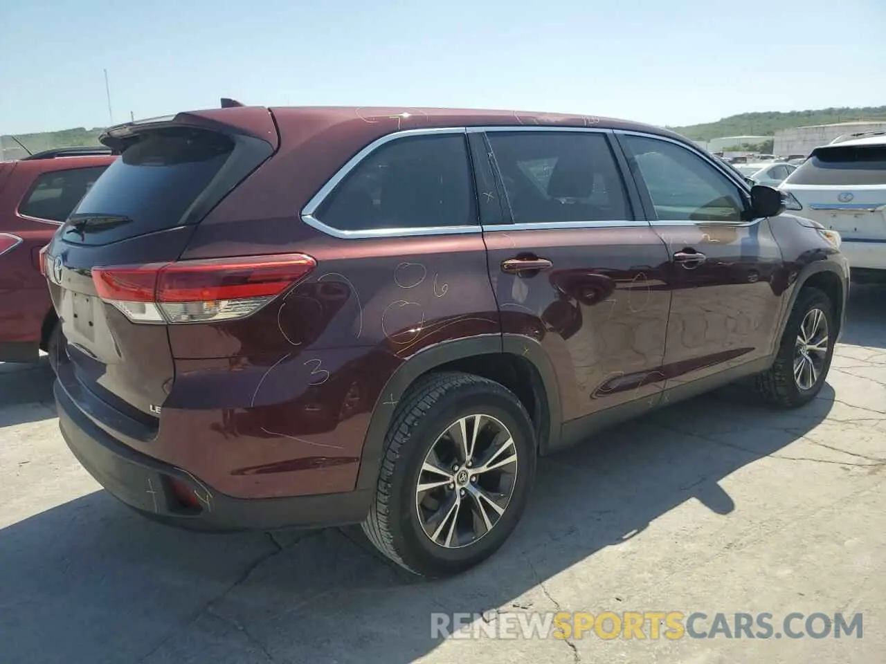 3 Photograph of a damaged car 5TDZZRFH4KS305161 TOYOTA HIGHLANDER 2019