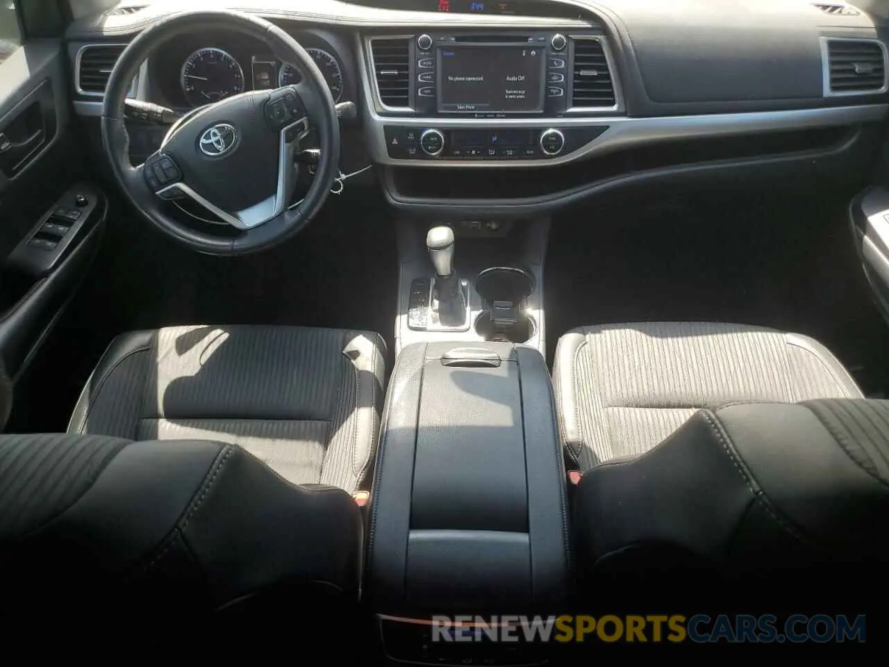 8 Photograph of a damaged car 5TDZZRFH4KS305161 TOYOTA HIGHLANDER 2019
