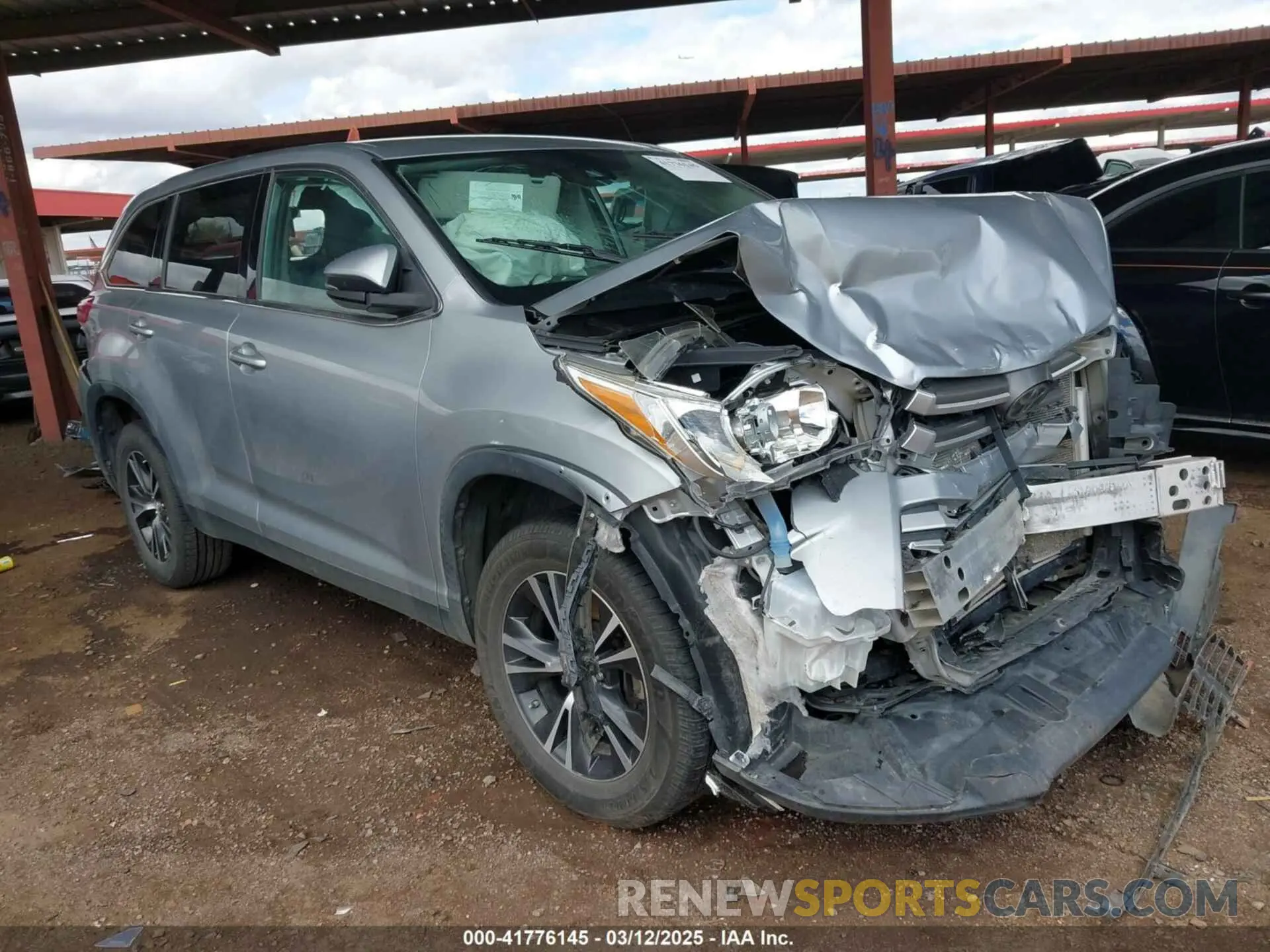 1 Photograph of a damaged car 5TDZZRFH4KS314023 TOYOTA HIGHLANDER 2019