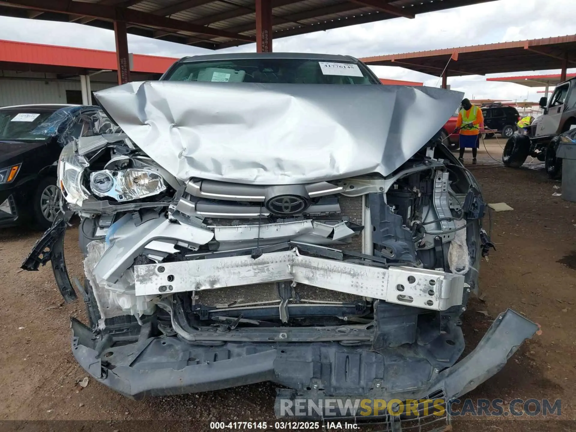 12 Photograph of a damaged car 5TDZZRFH4KS314023 TOYOTA HIGHLANDER 2019