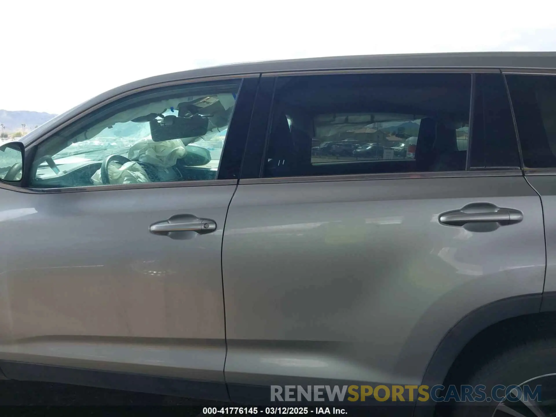 14 Photograph of a damaged car 5TDZZRFH4KS314023 TOYOTA HIGHLANDER 2019