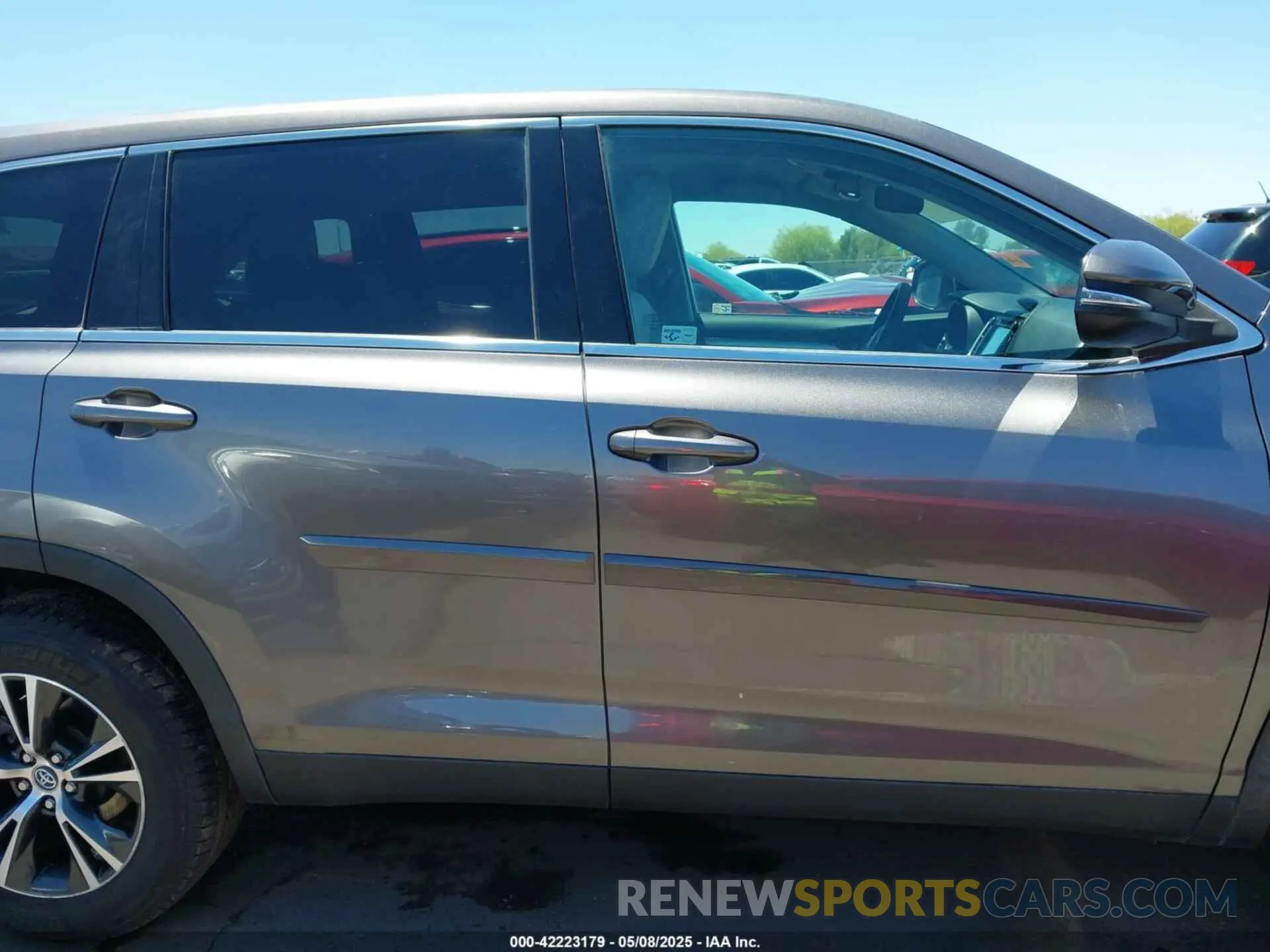 14 Фотография поврежденного автомобиля 5TDZZRFH4KS335955 TOYOTA HIGHLANDER 2019