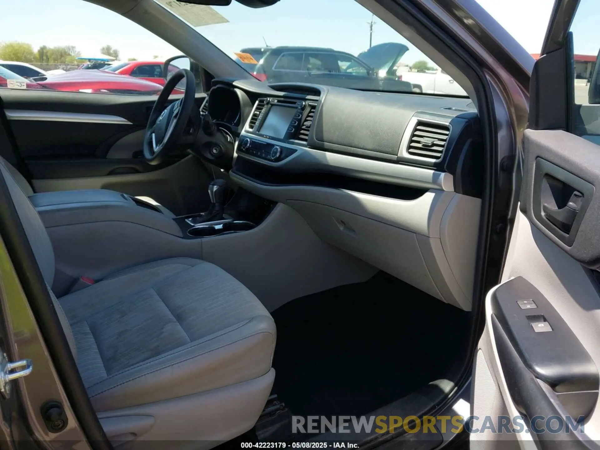 5 Фотография поврежденного автомобиля 5TDZZRFH4KS335955 TOYOTA HIGHLANDER 2019