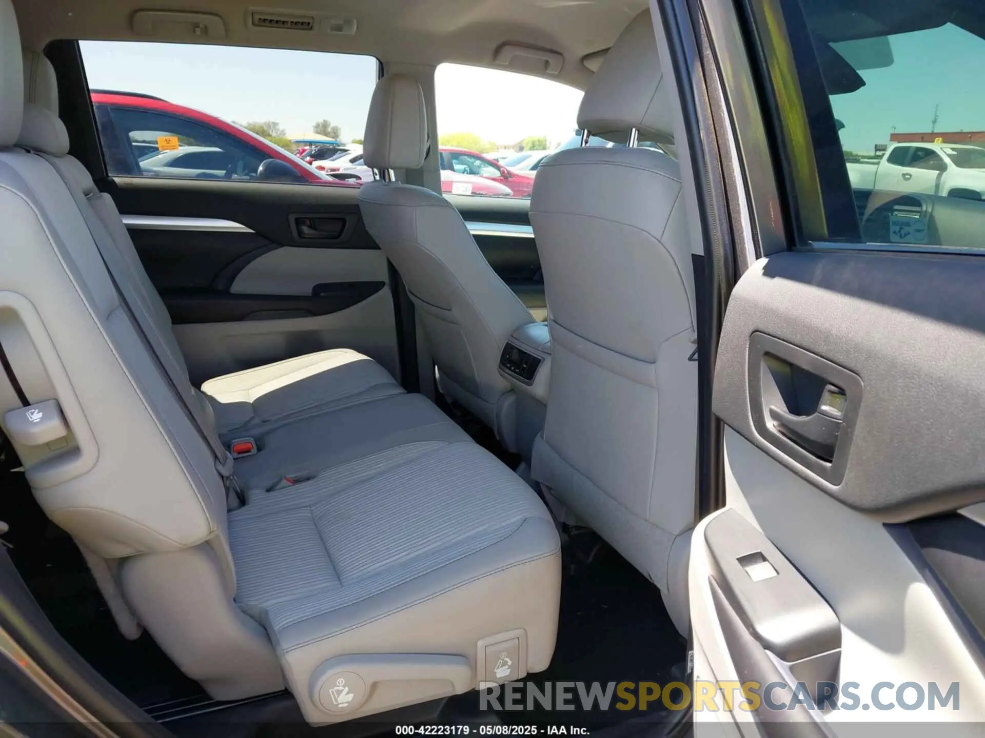 8 Фотография поврежденного автомобиля 5TDZZRFH4KS335955 TOYOTA HIGHLANDER 2019