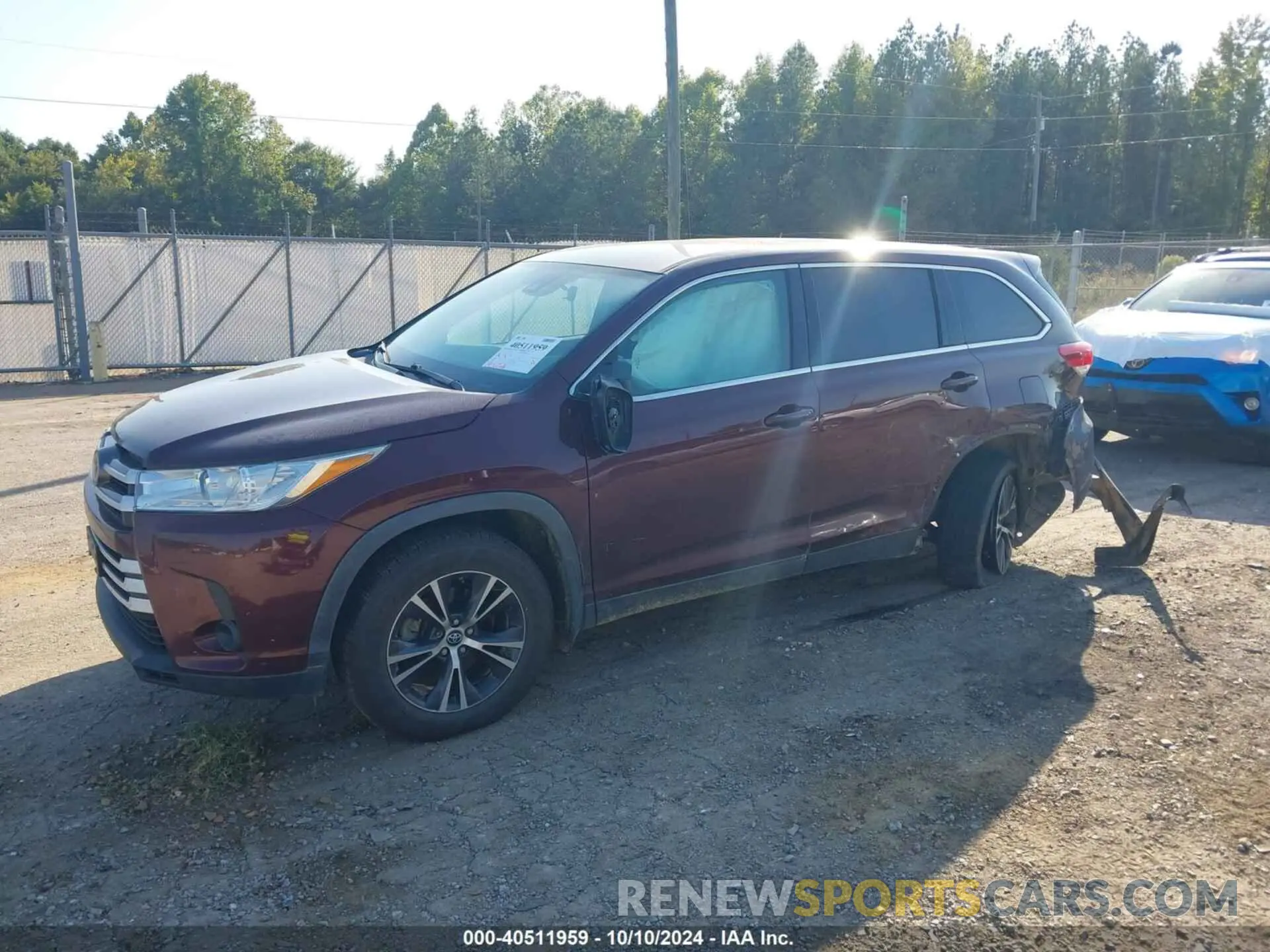 2 Photograph of a damaged car 5TDZZRFH4KS354778 TOYOTA HIGHLANDER 2019