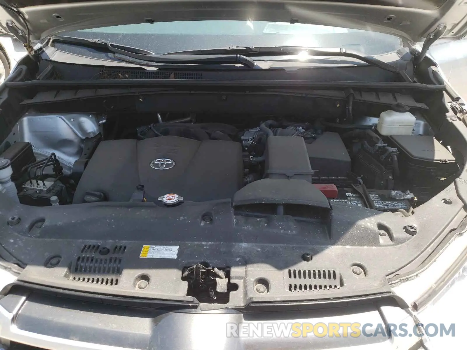 7 Photograph of a damaged car 5TDZZRFH4KS369846 TOYOTA HIGHLANDER 2019