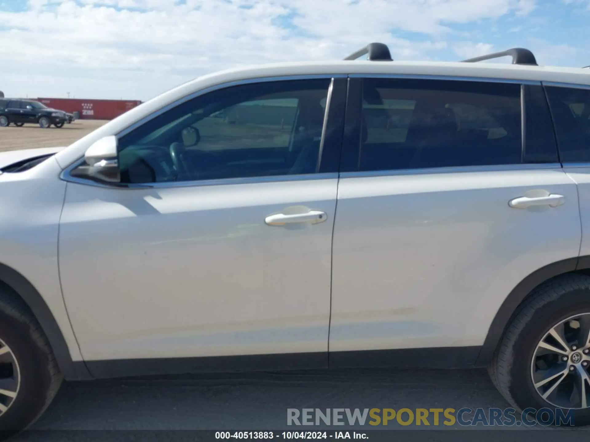 15 Photograph of a damaged car 5TDZZRFH5KS289553 TOYOTA HIGHLANDER 2019