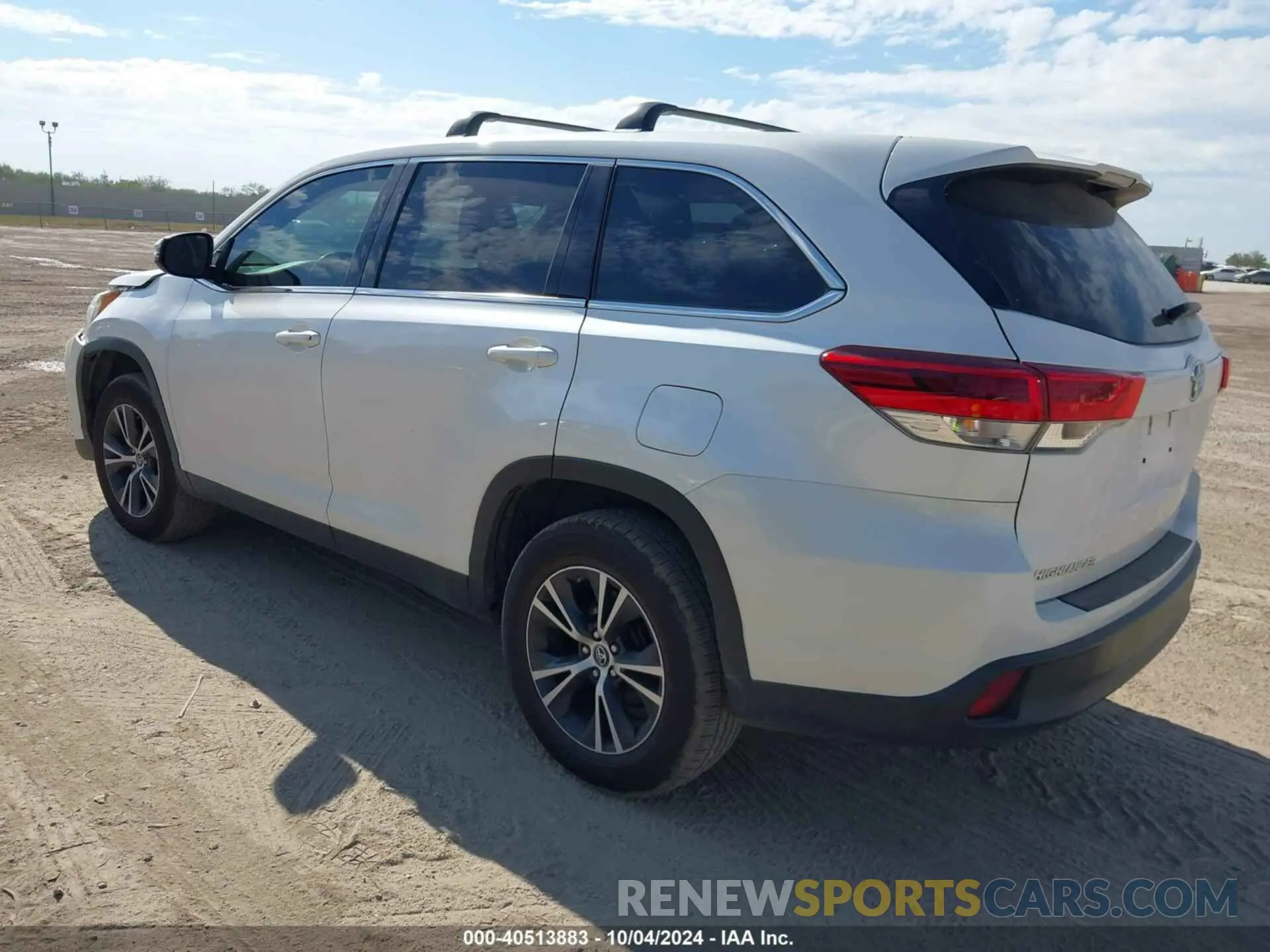 3 Photograph of a damaged car 5TDZZRFH5KS289553 TOYOTA HIGHLANDER 2019