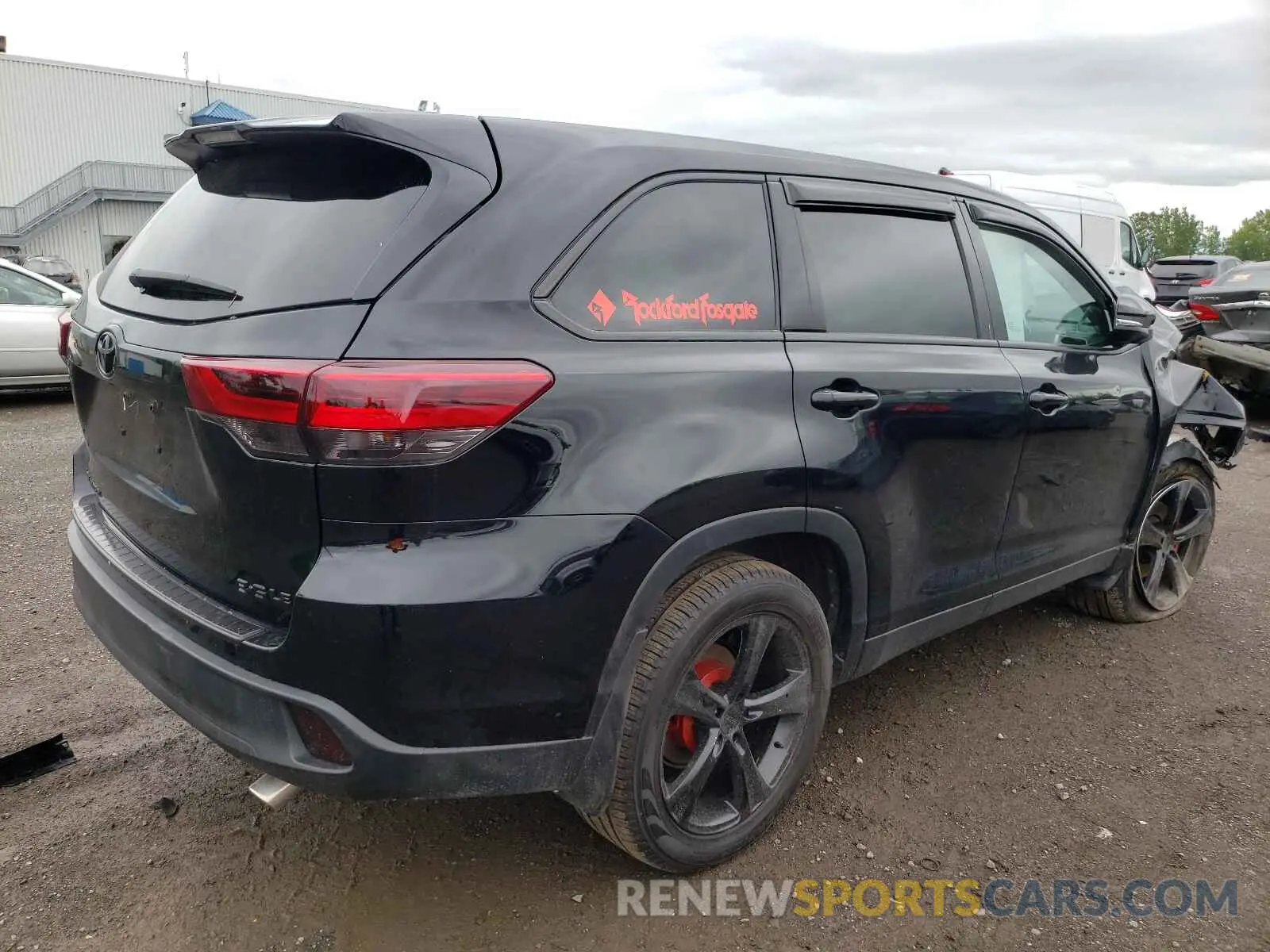 4 Photograph of a damaged car 5TDZZRFH5KS306870 TOYOTA HIGHLANDER 2019