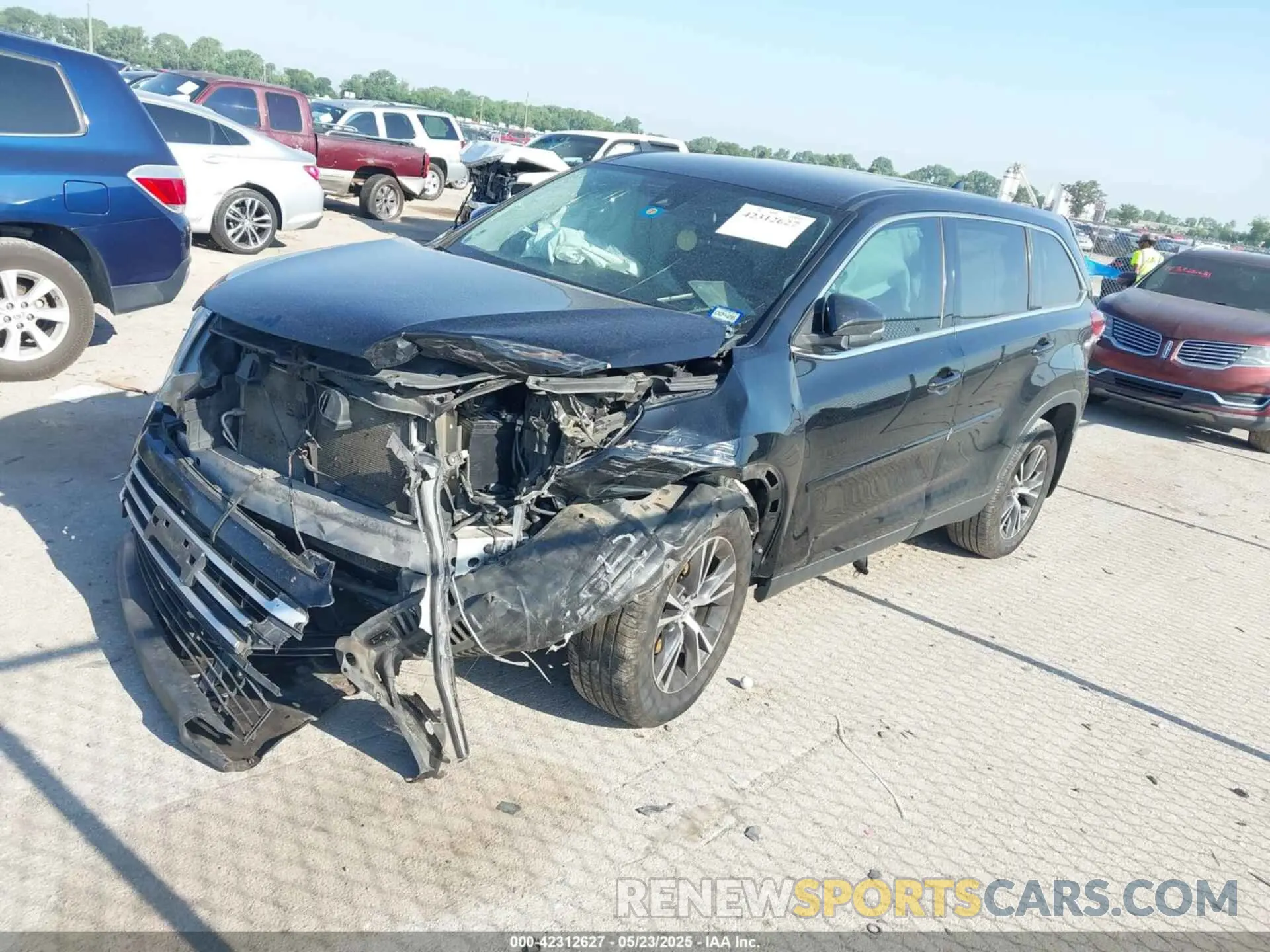 2 Фотография поврежденного автомобиля 5TDZZRFH5KS310725 TOYOTA HIGHLANDER 2019