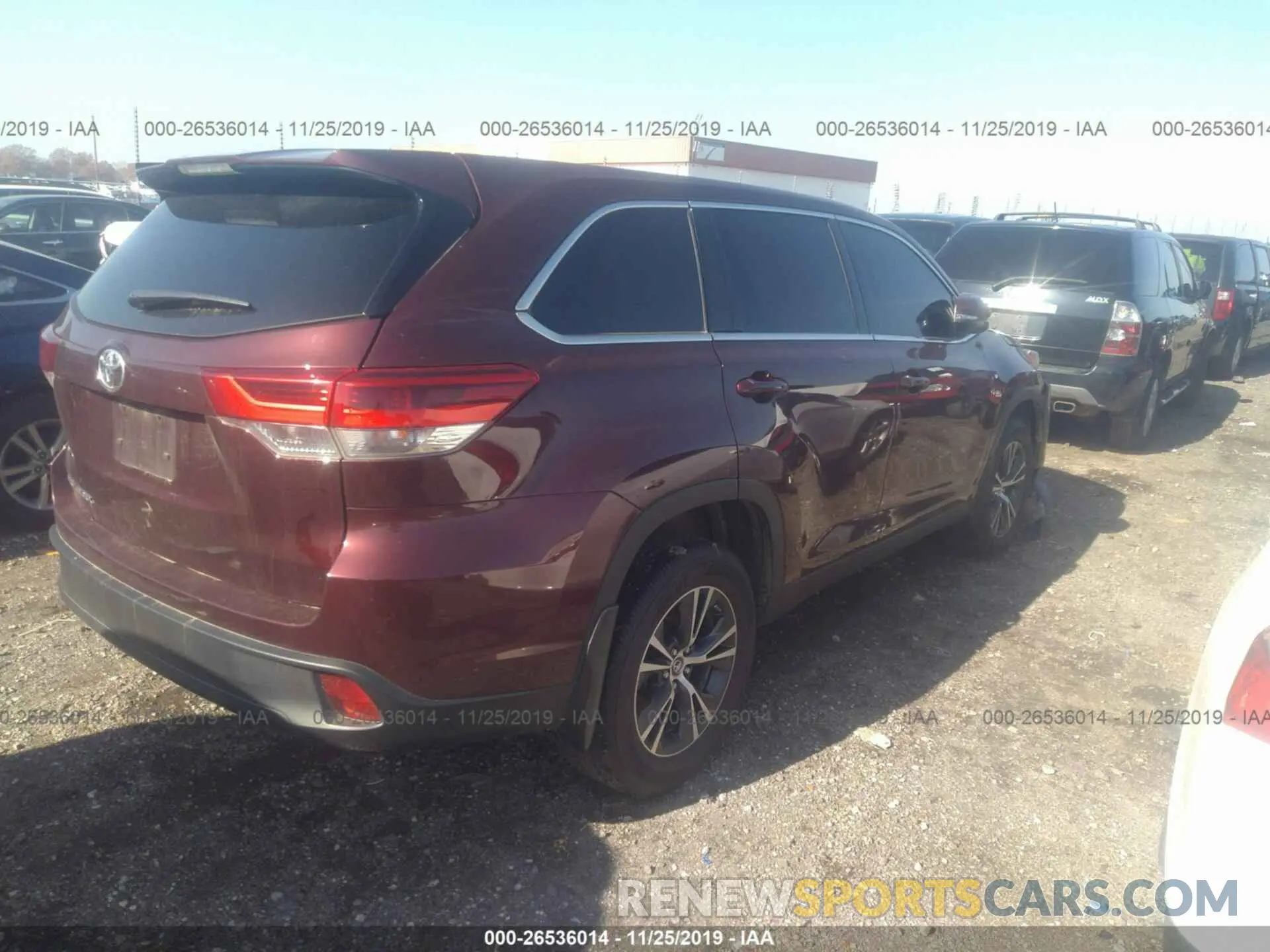 4 Photograph of a damaged car 5TDZZRFH5KS333101 TOYOTA HIGHLANDER 2019