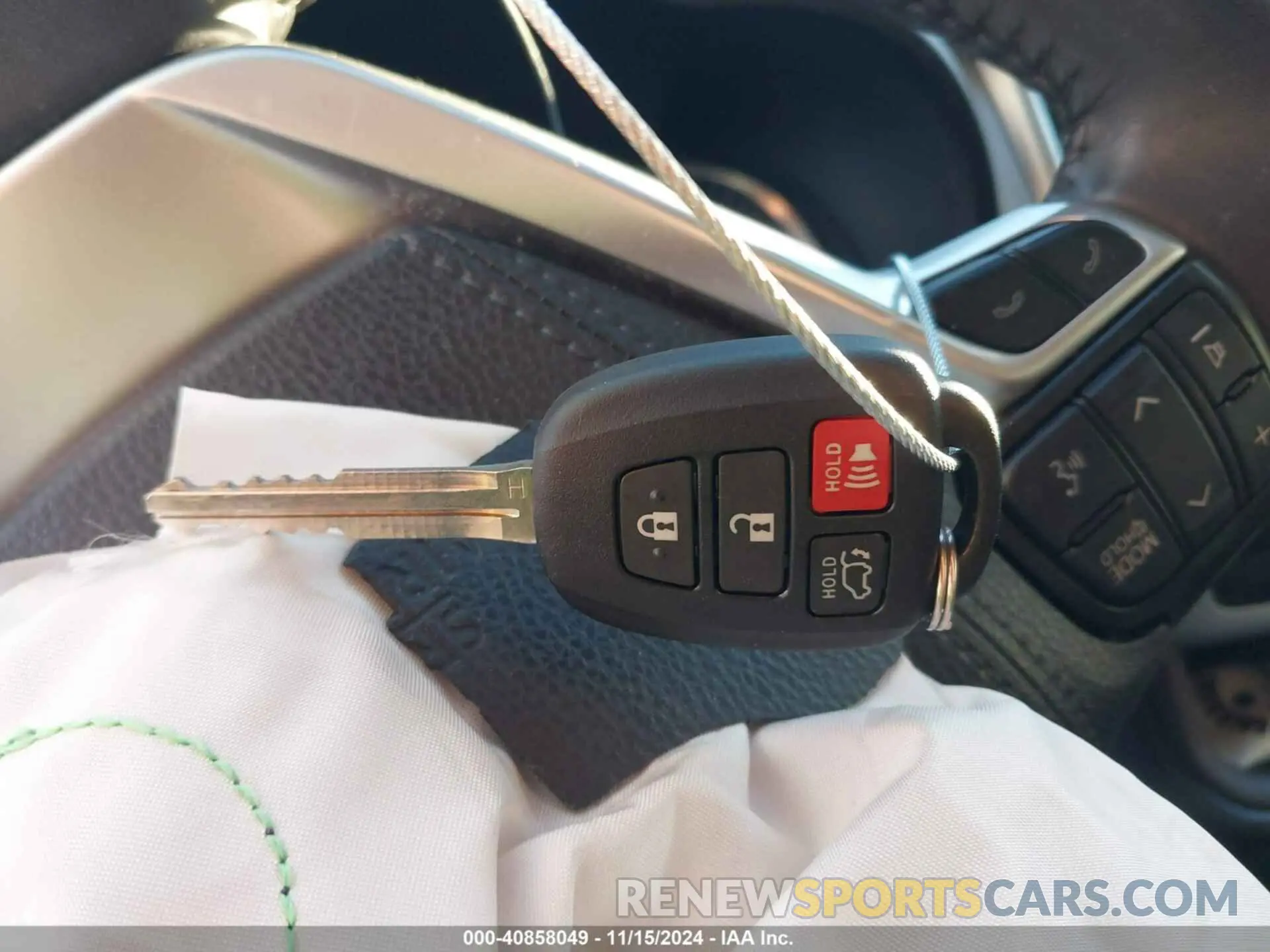 11 Photograph of a damaged car 5TDZZRFH5KS365353 TOYOTA HIGHLANDER 2019