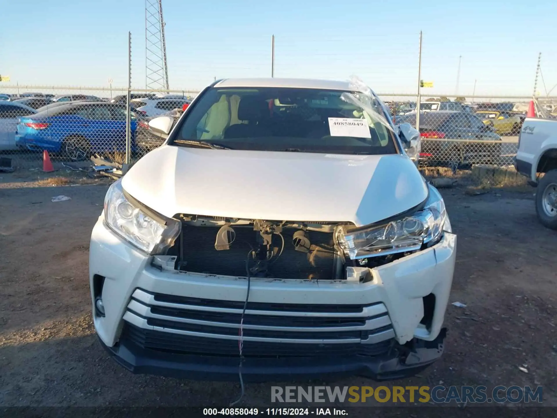 12 Photograph of a damaged car 5TDZZRFH5KS365353 TOYOTA HIGHLANDER 2019