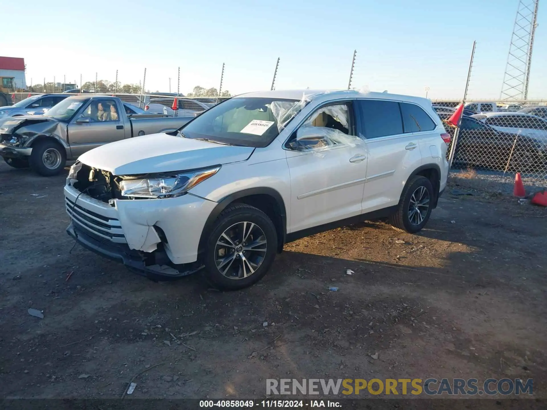 2 Photograph of a damaged car 5TDZZRFH5KS365353 TOYOTA HIGHLANDER 2019