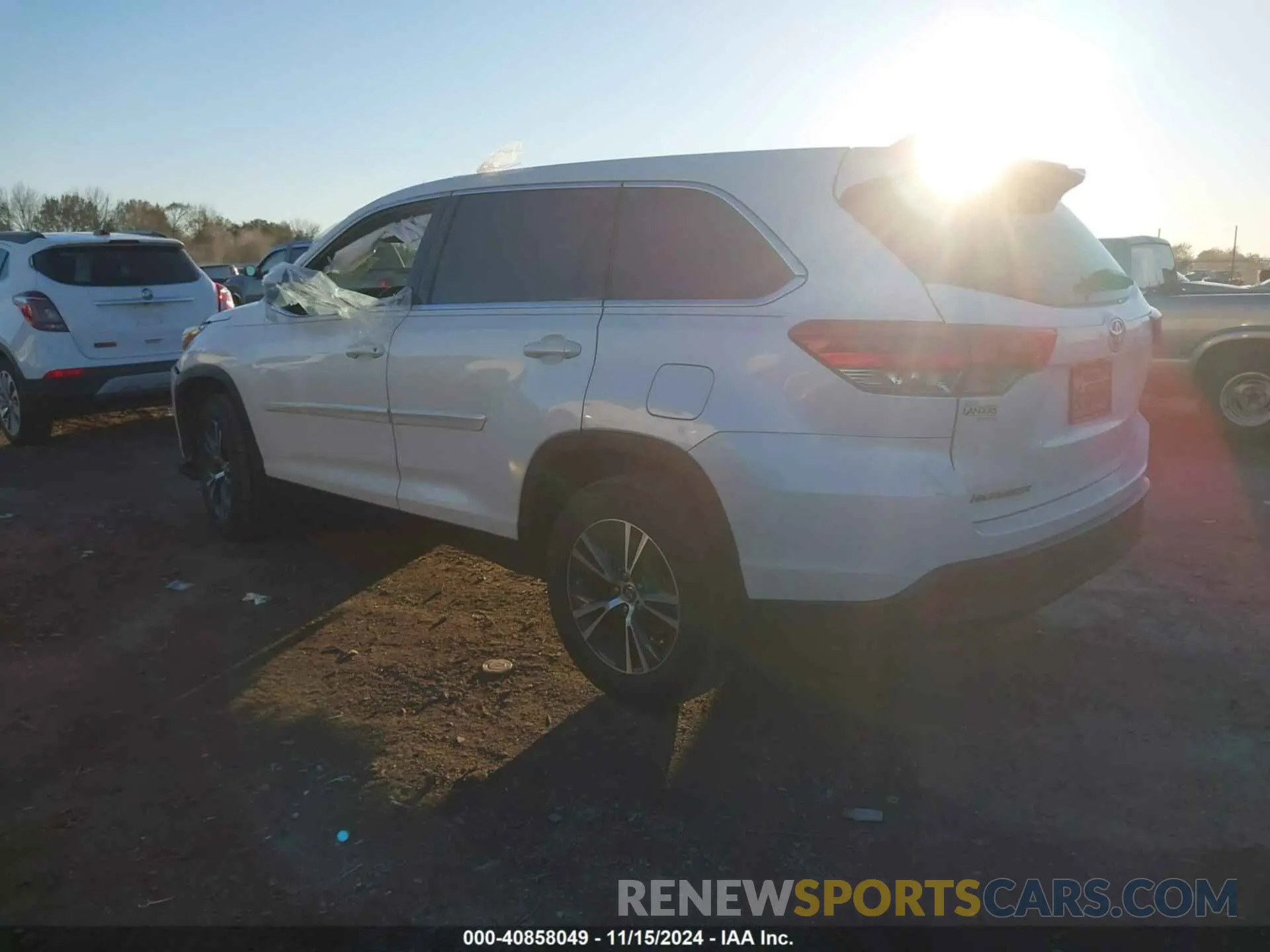 3 Photograph of a damaged car 5TDZZRFH5KS365353 TOYOTA HIGHLANDER 2019
