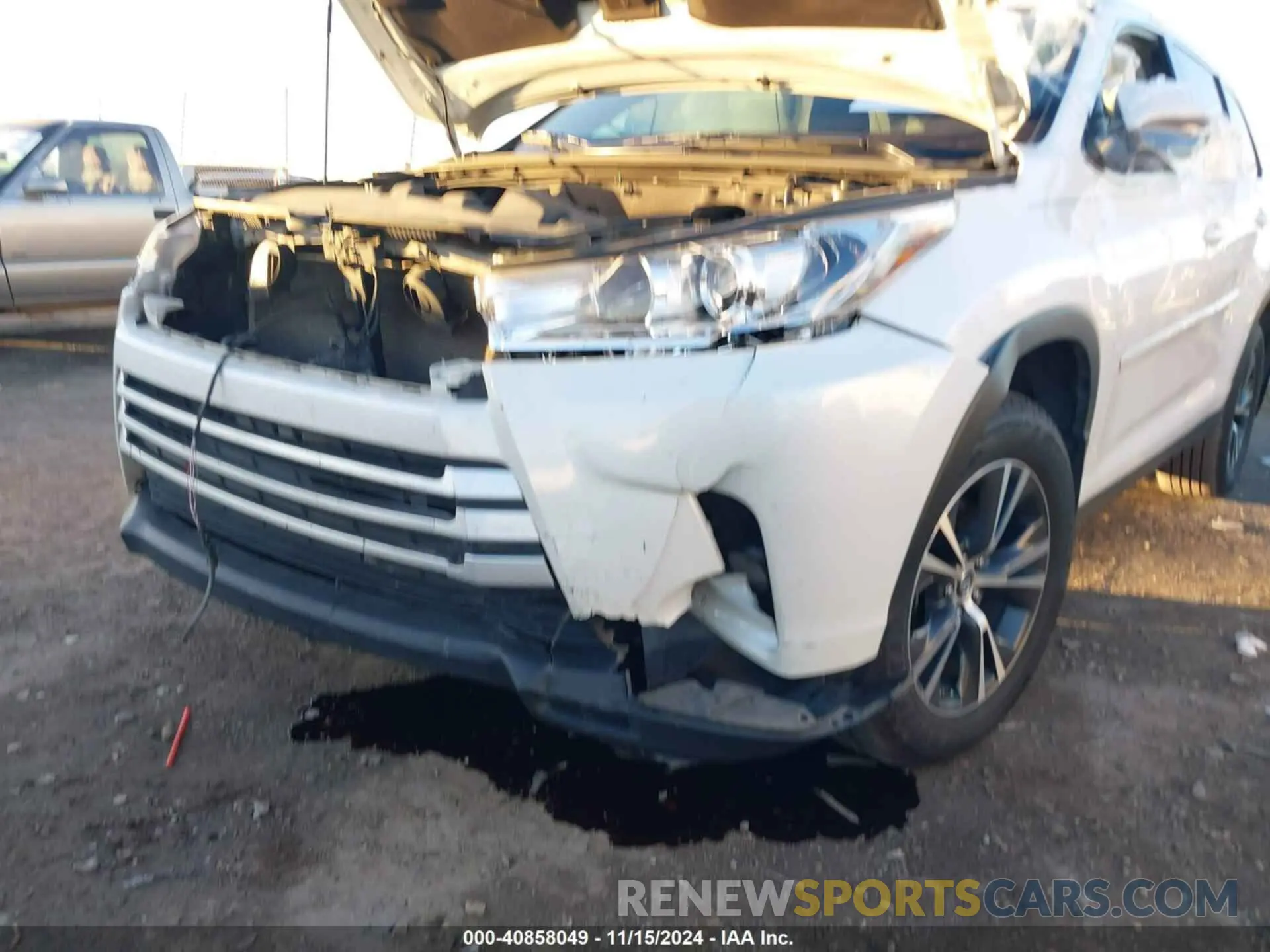6 Photograph of a damaged car 5TDZZRFH5KS365353 TOYOTA HIGHLANDER 2019