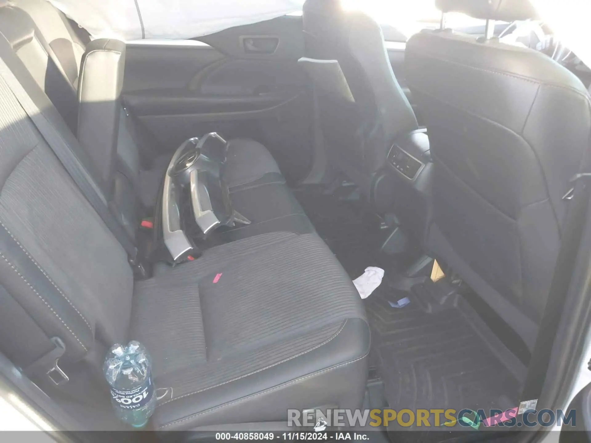 8 Photograph of a damaged car 5TDZZRFH5KS365353 TOYOTA HIGHLANDER 2019