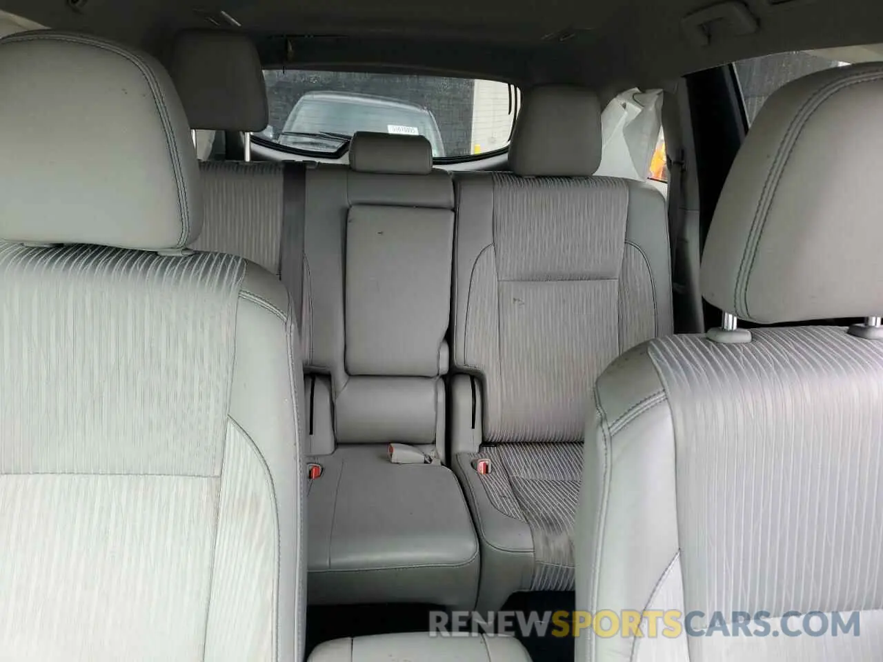 10 Photograph of a damaged car 5TDZZRFH6KS297578 TOYOTA HIGHLANDER 2019