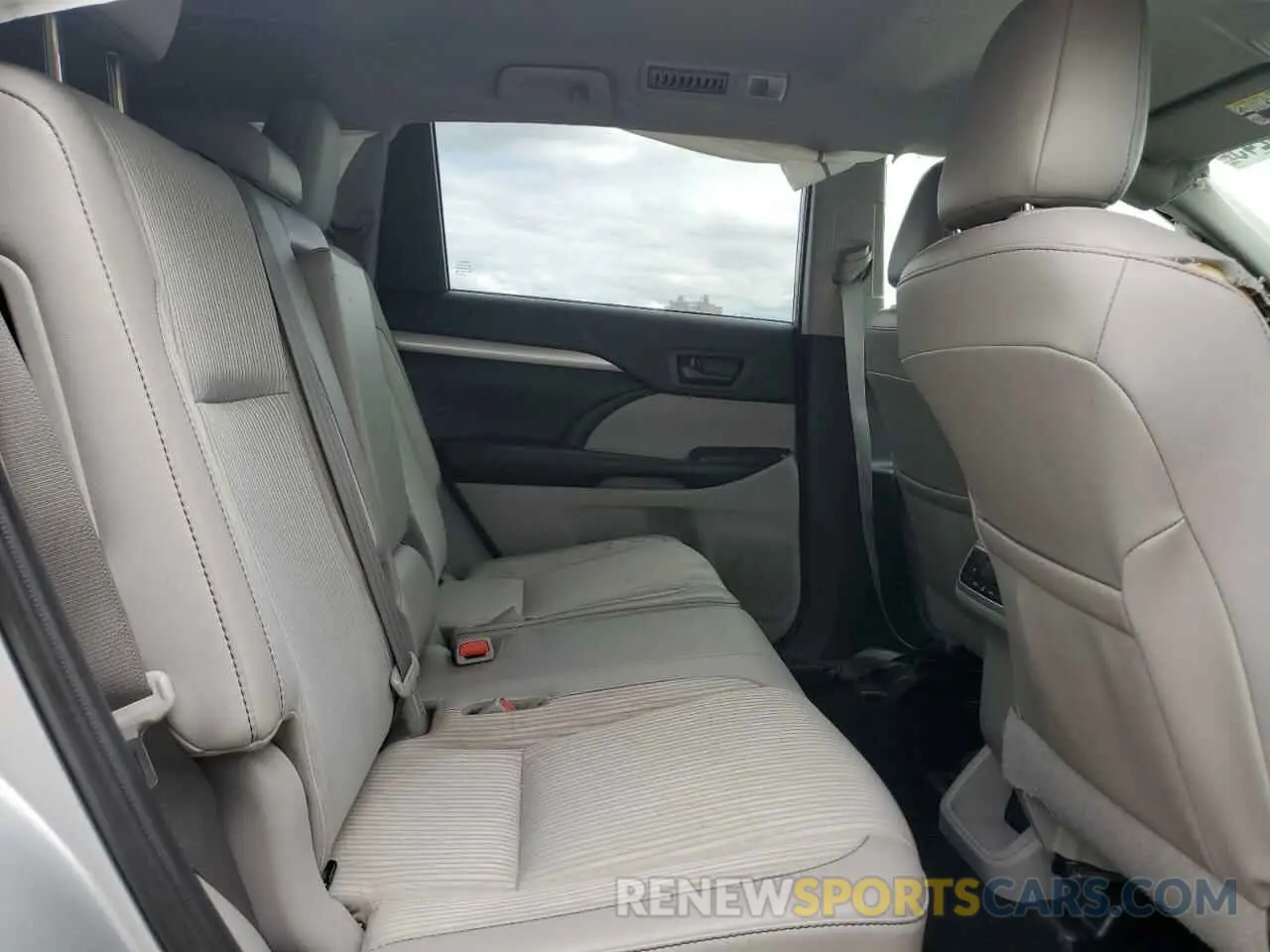 11 Photograph of a damaged car 5TDZZRFH6KS297578 TOYOTA HIGHLANDER 2019