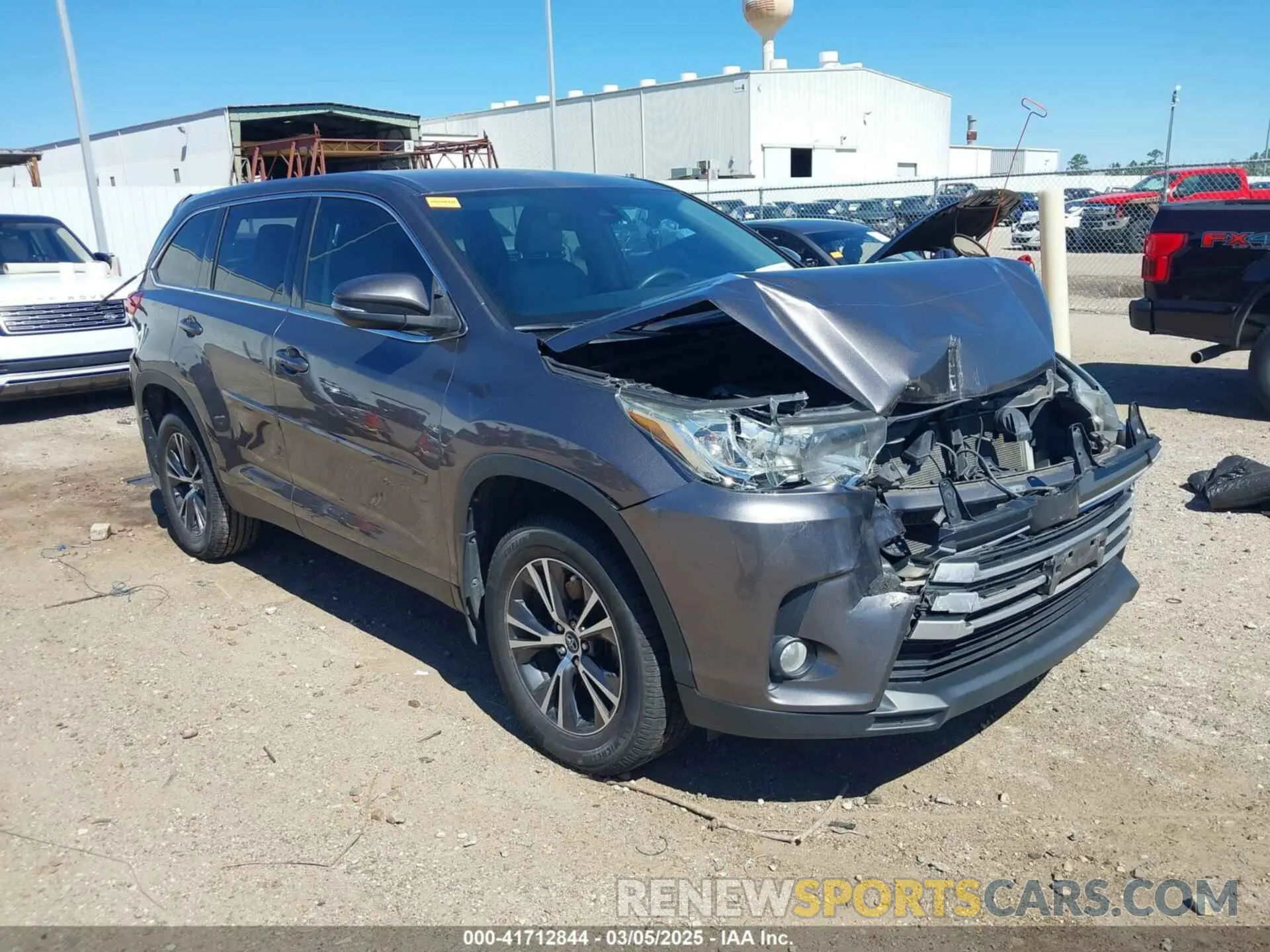 1 Photograph of a damaged car 5TDZZRFH6KS306098 TOYOTA HIGHLANDER 2019