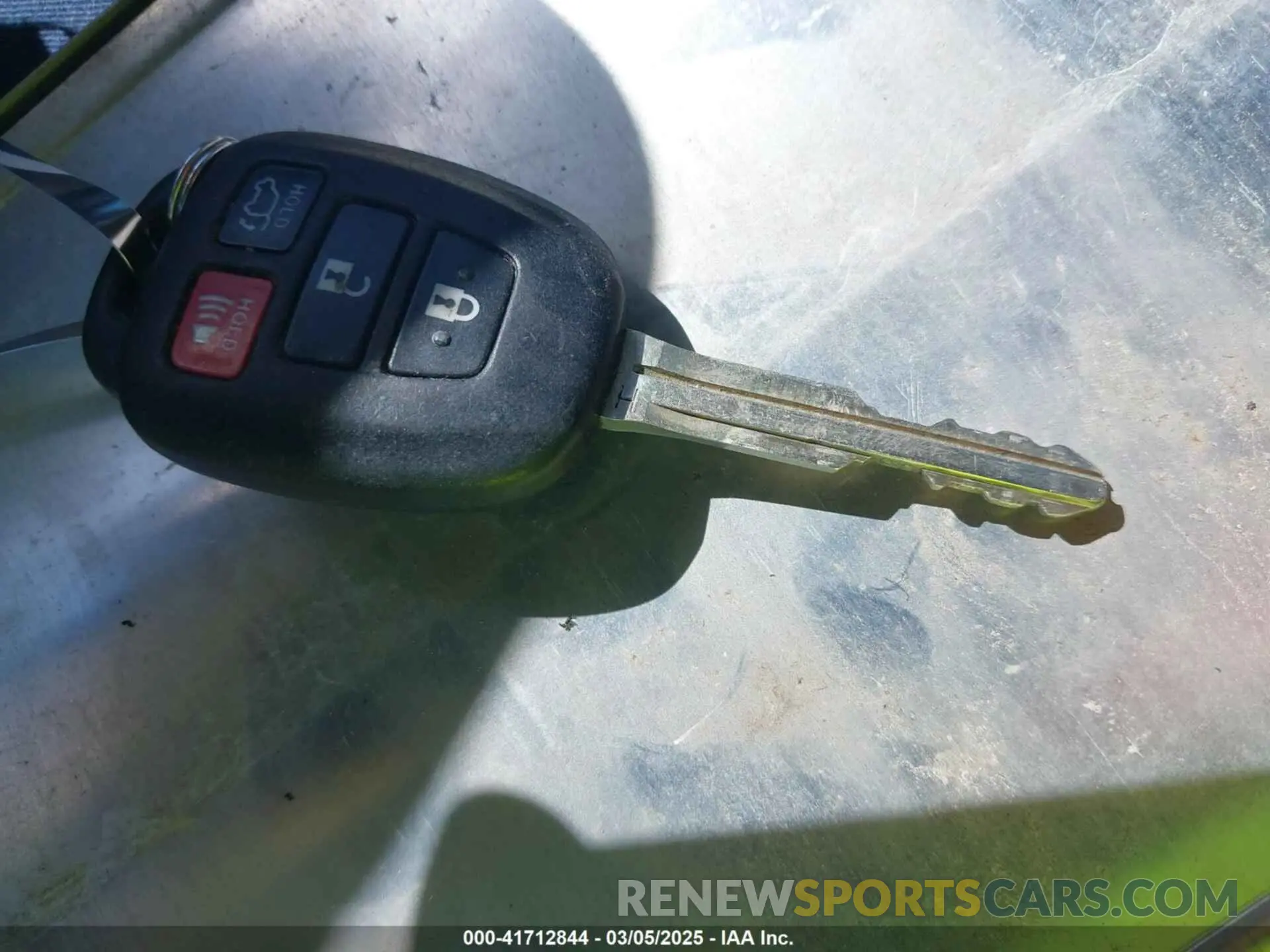 11 Photograph of a damaged car 5TDZZRFH6KS306098 TOYOTA HIGHLANDER 2019