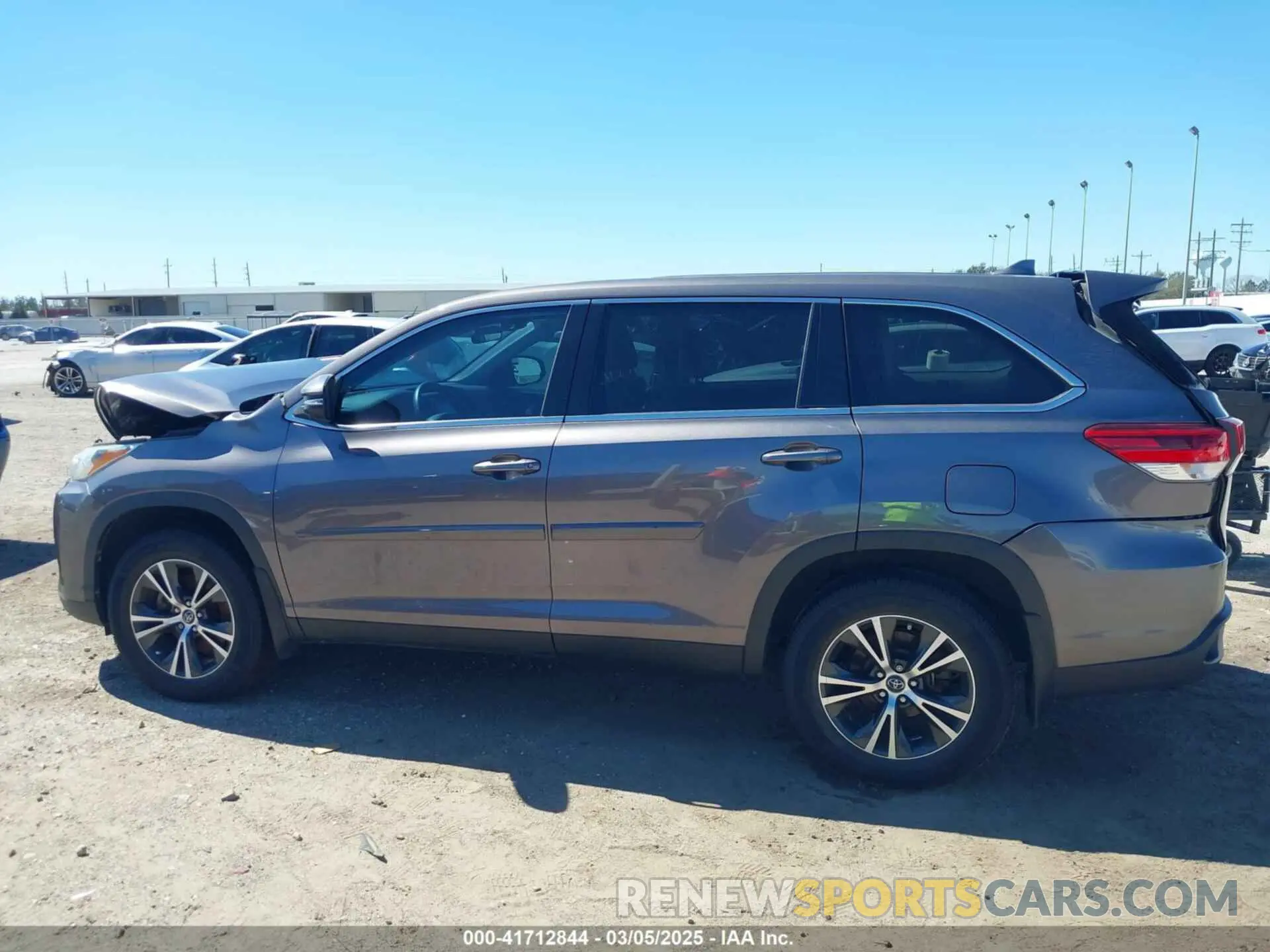 14 Photograph of a damaged car 5TDZZRFH6KS306098 TOYOTA HIGHLANDER 2019