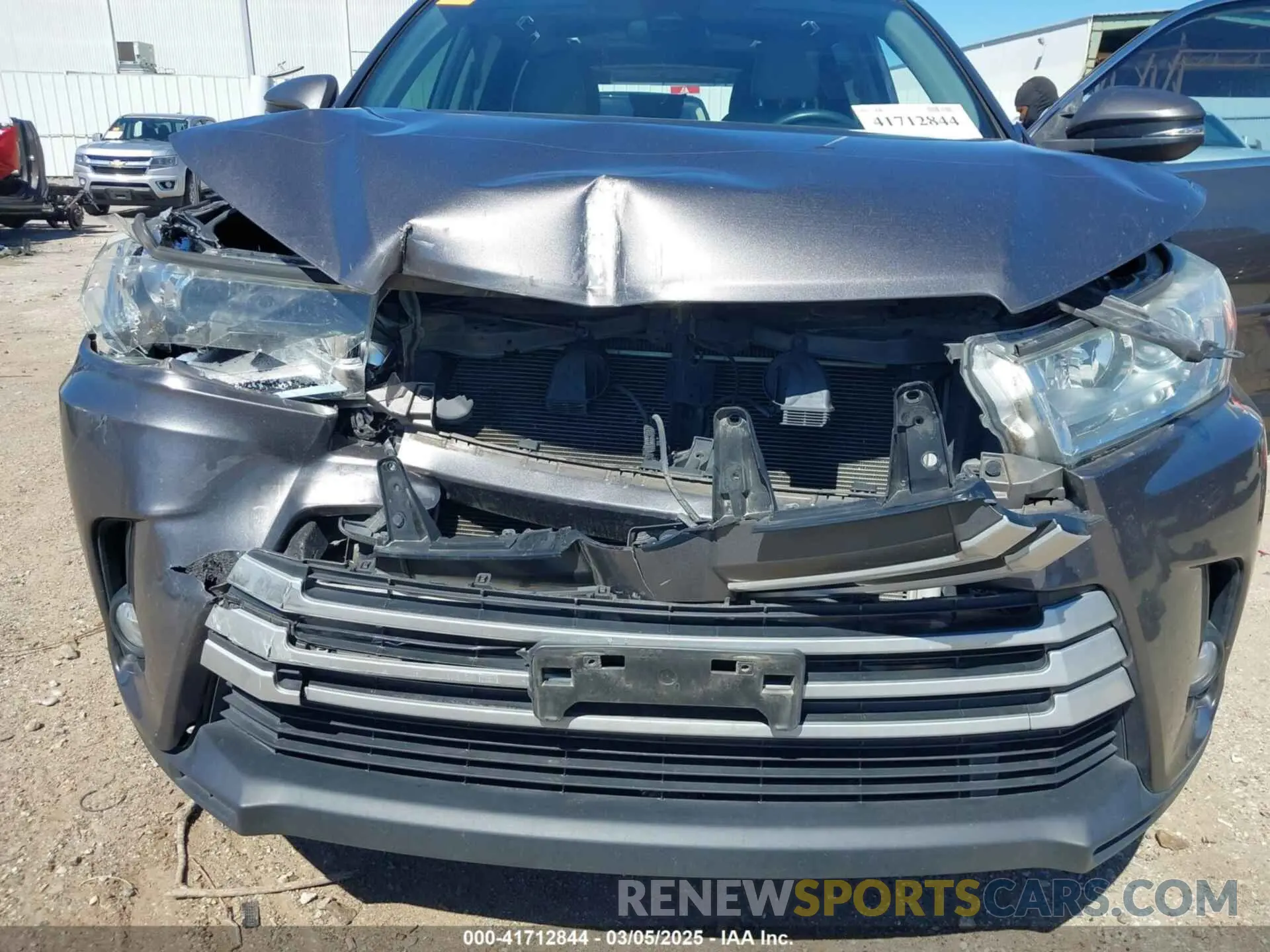 6 Photograph of a damaged car 5TDZZRFH6KS306098 TOYOTA HIGHLANDER 2019