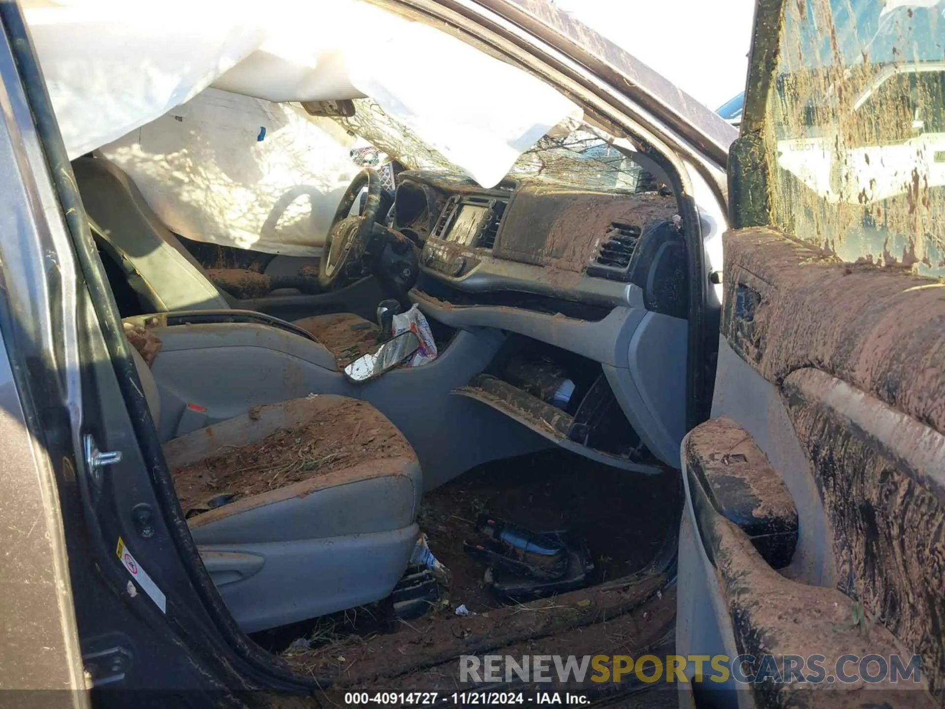 5 Photograph of a damaged car 5TDZZRFH6KS310944 TOYOTA HIGHLANDER 2019