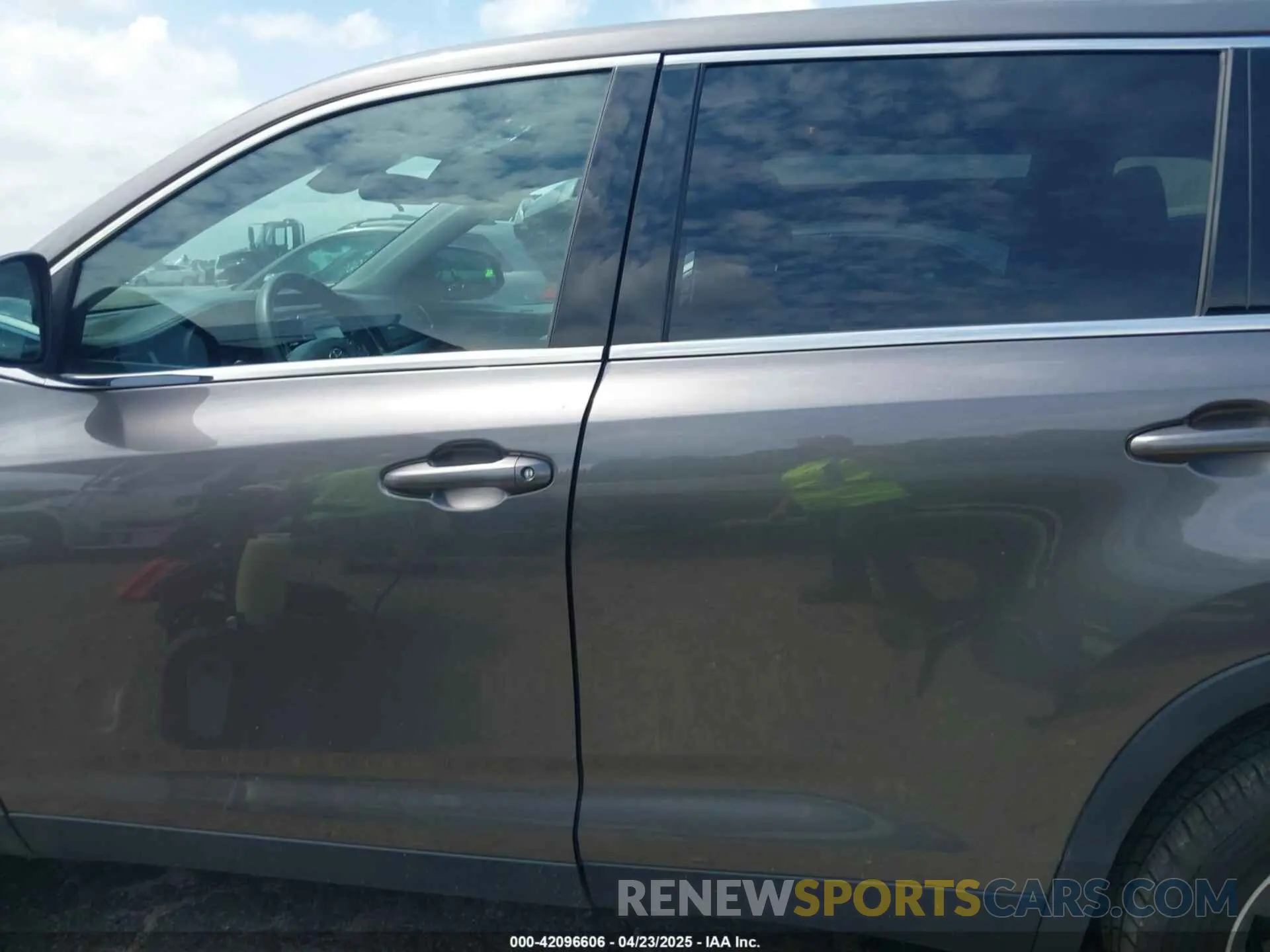 14 Фотография поврежденного автомобиля 5TDZZRFH6KS319028 TOYOTA HIGHLANDER 2019