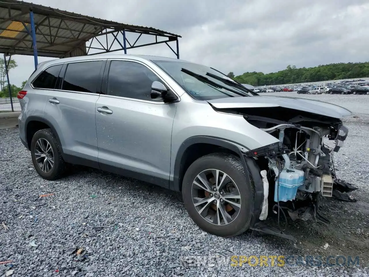 4 Photograph of a damaged car 5TDZZRFH6KS323970 TOYOTA HIGHLANDER 2019