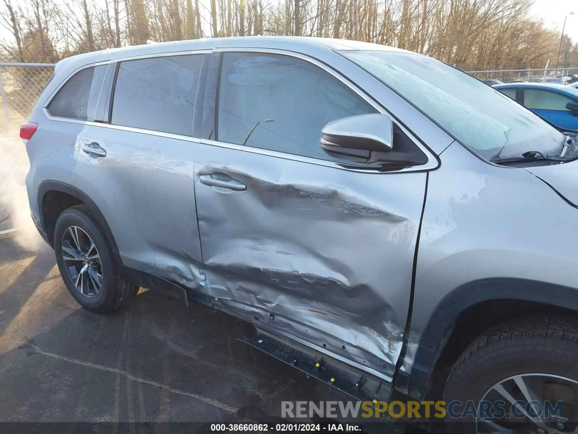 6 Photograph of a damaged car 5TDZZRFH6KS363935 TOYOTA HIGHLANDER 2019