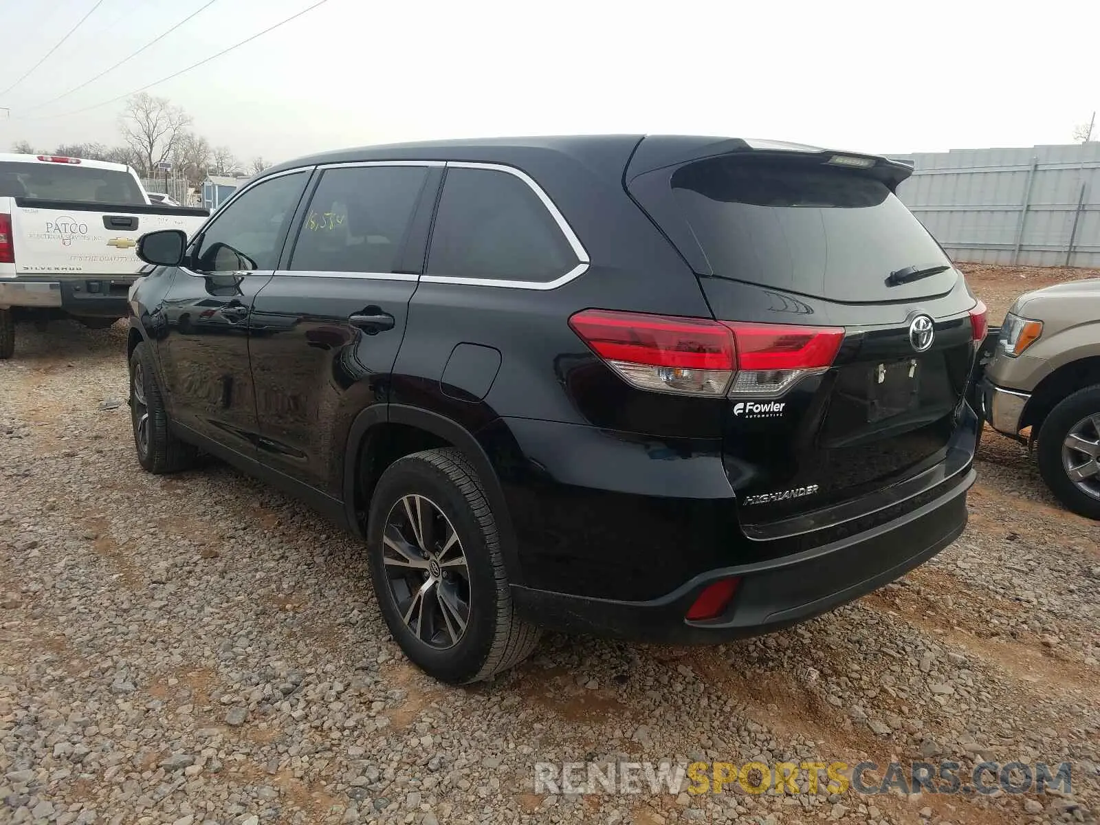 3 Photograph of a damaged car 5TDZZRFH7KS292275 TOYOTA HIGHLANDER 2019